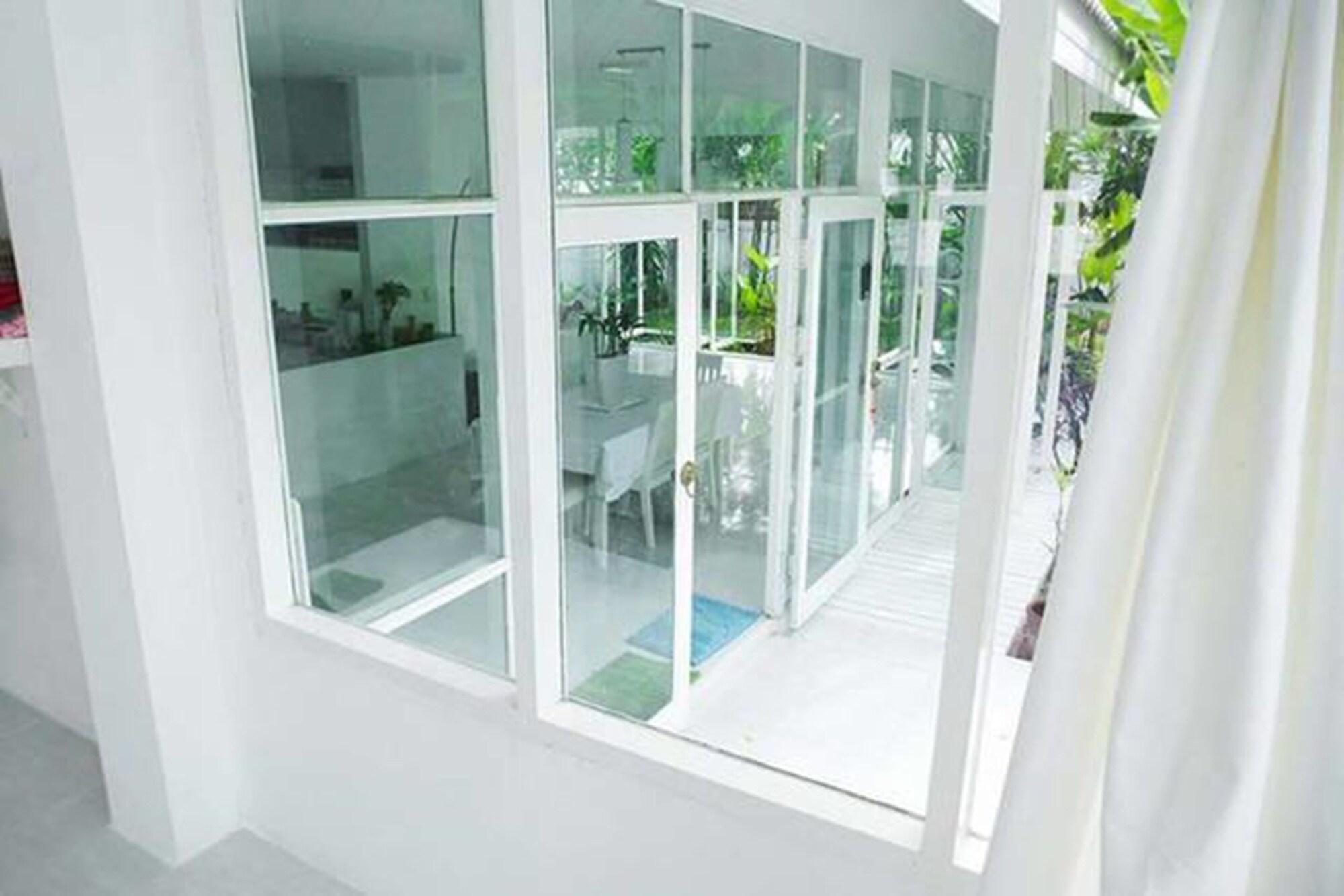 Varios Franjipani Home