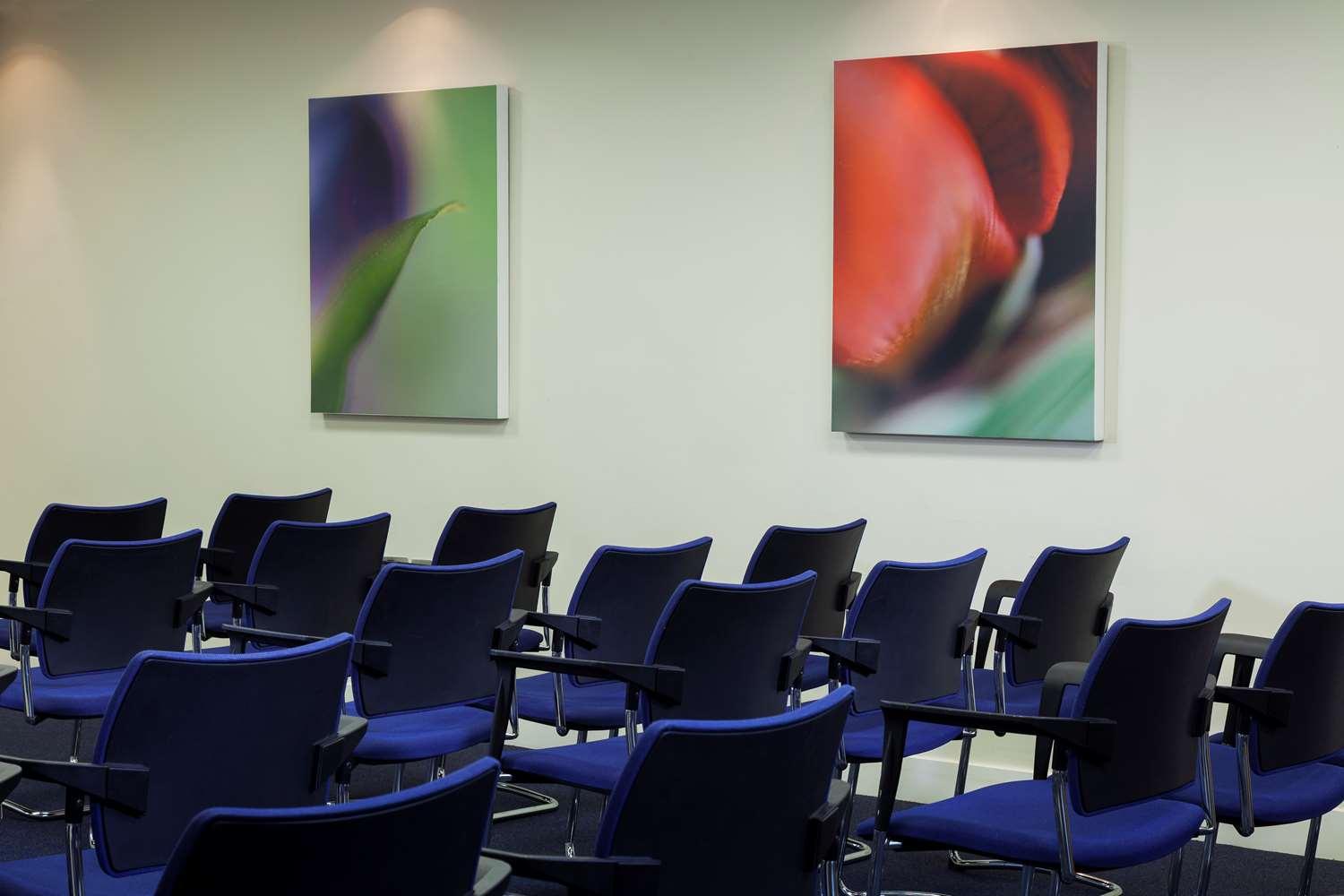 Sala de Reuniones Moxy Belfast City