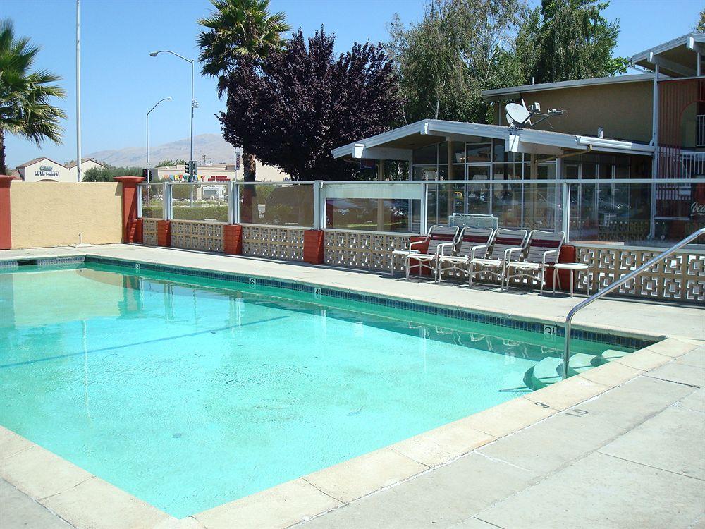 Vista Piscina Heritage Inn