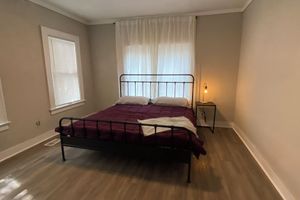 Alquiler Vacacional - Comfortable Historic Home w/ Full Kitchen + Laundry