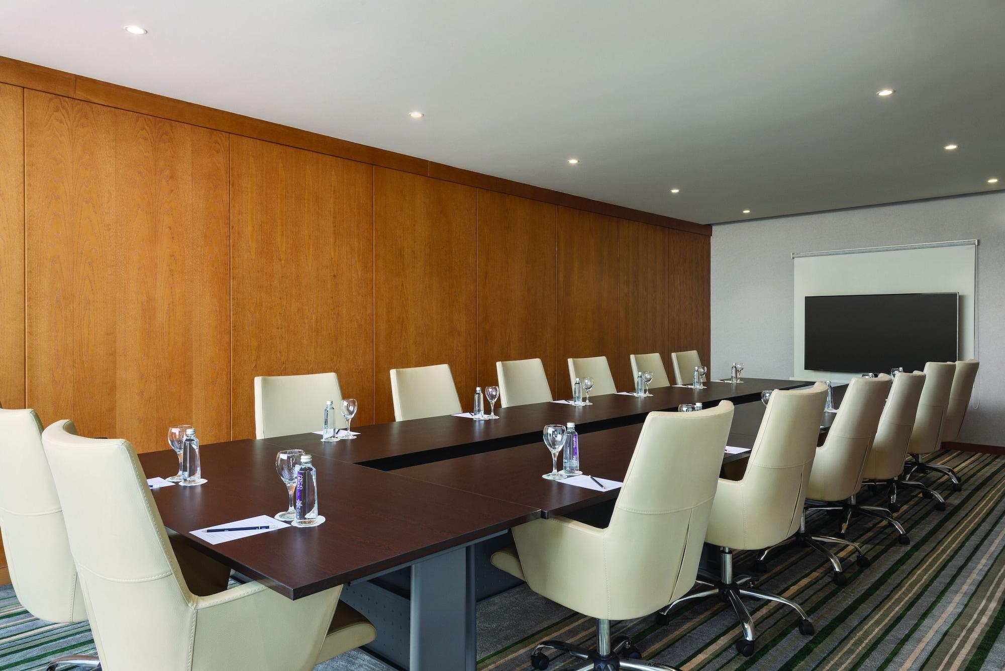 Sala de Reuniones Vivid Jeddah Hotel, a member of Radisson Individuals