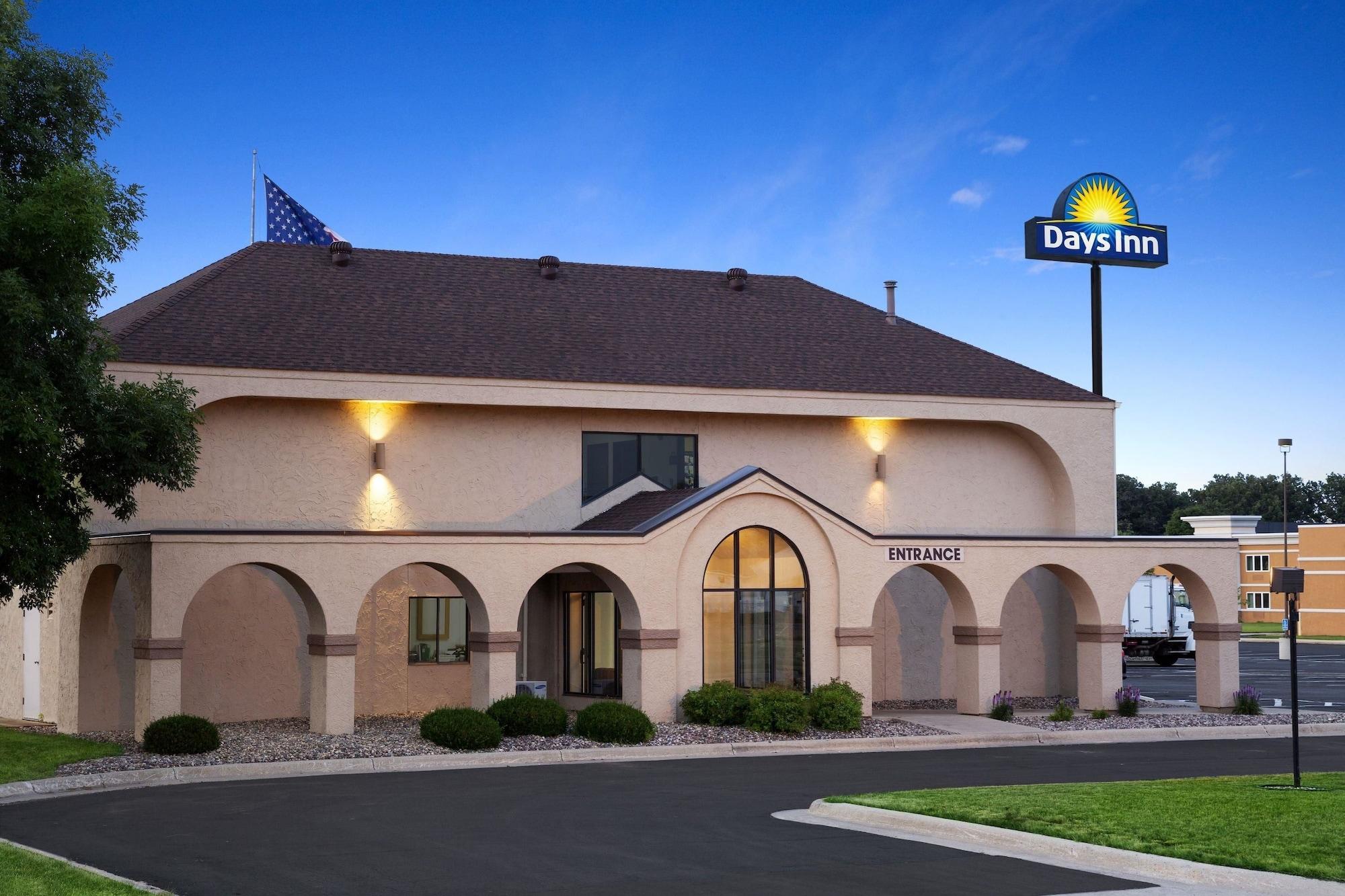 Vista Exterior Days Inn by Wyndham Austin