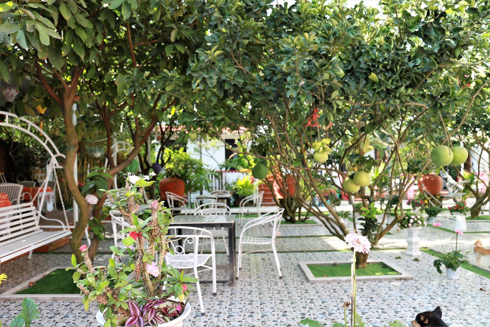 Restaurant Red House Homestay