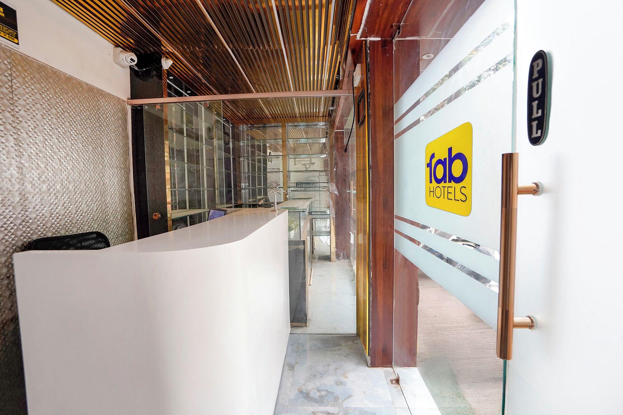 Vista Lobby Fabhotel 7 Am