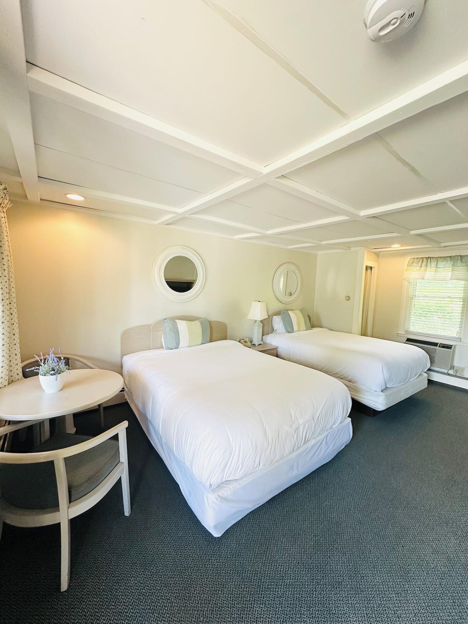 Varios ShoreWay Acres Inn & Cape Cod Lodging