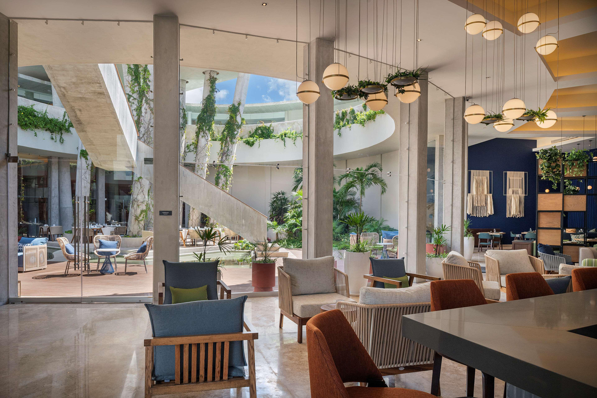 Vista Lobby Hilton Garden Inn Cancun Airport