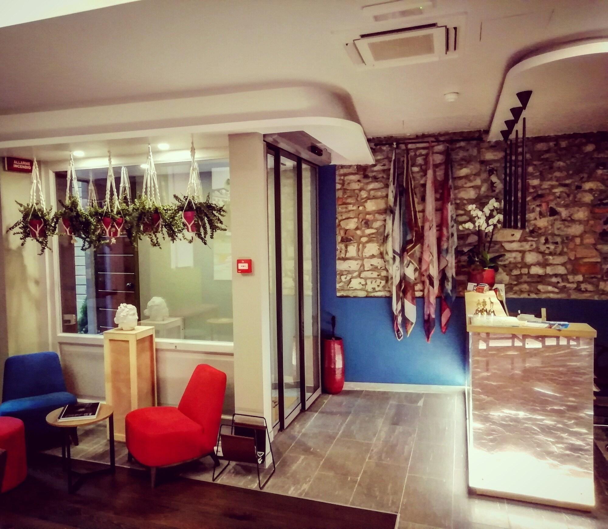 Vista Lobby 73 Boutique Hotel