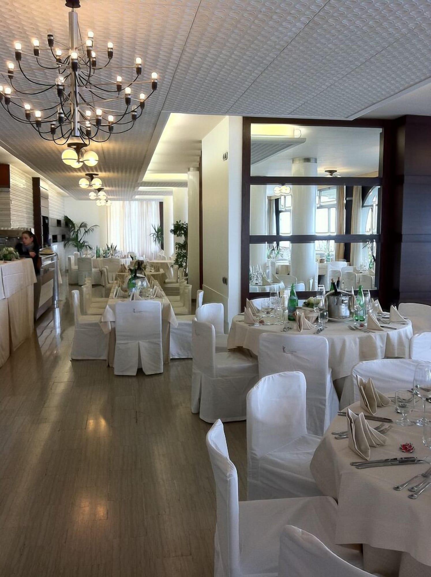Salón de Baile Hotel La Lucertola