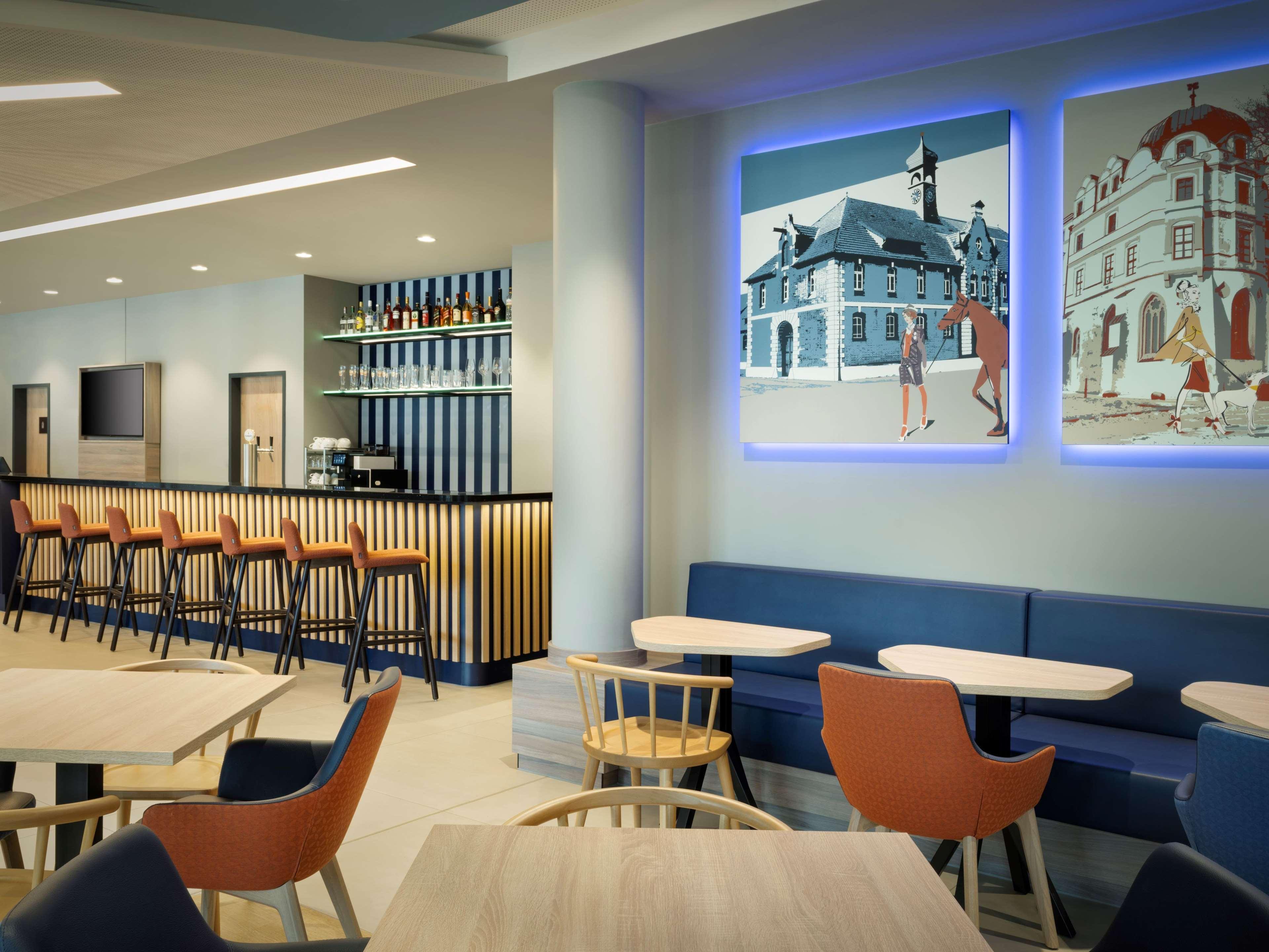 Bar/Salón Hampton By Hilton Celle