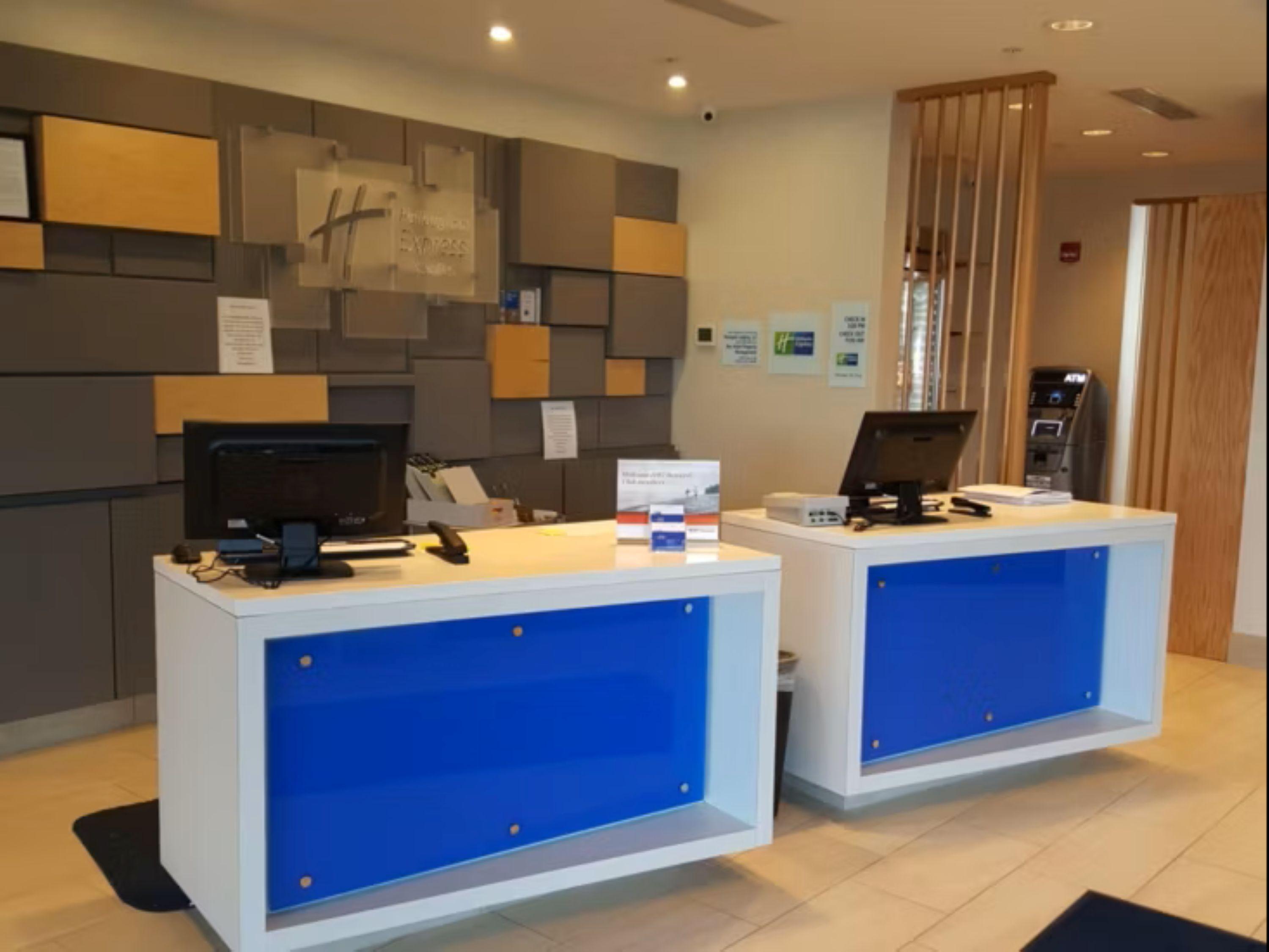 Vista Lobby Holiday Inn Express and Suites Toledo West