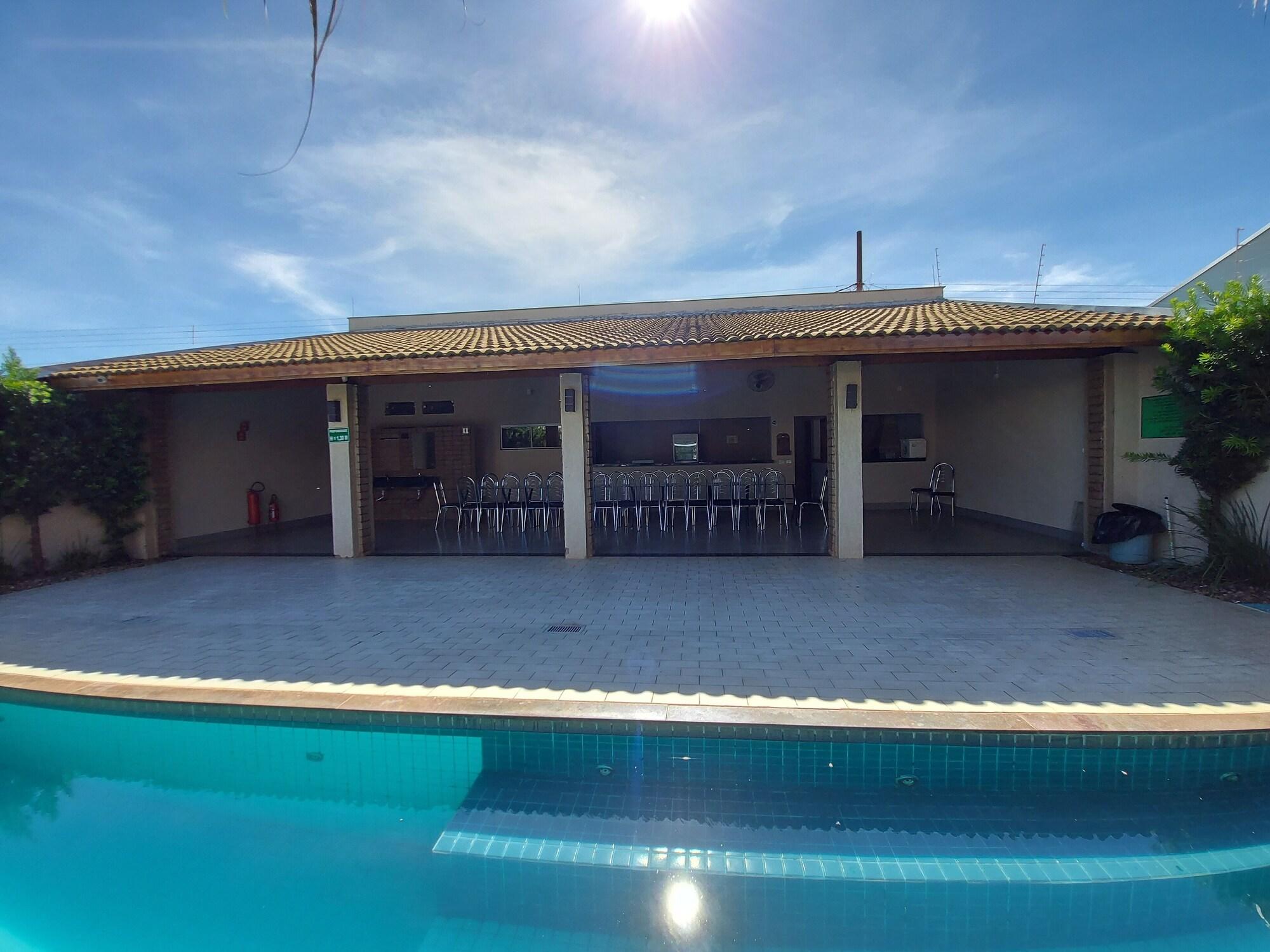 Vista Piscina Emmis Park Hotel