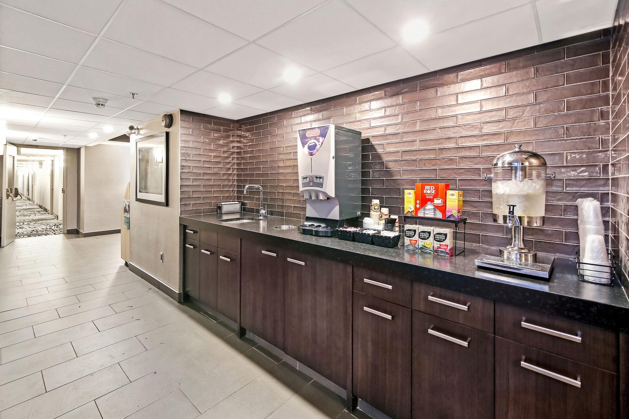 Bar/Salón Best Western Plus Banff International Lodge