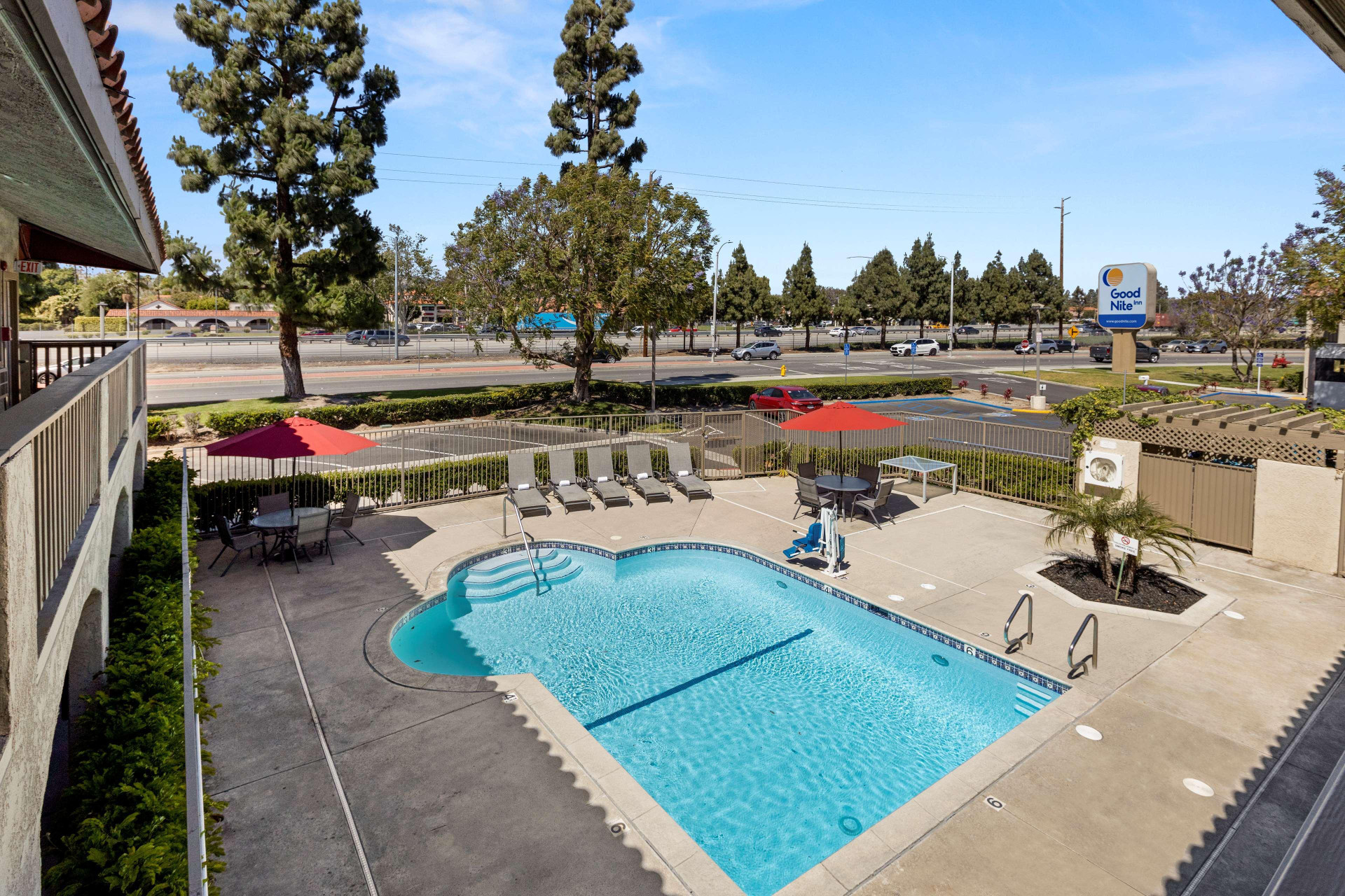 Vista Exterior Good Nite Inn Camarillo