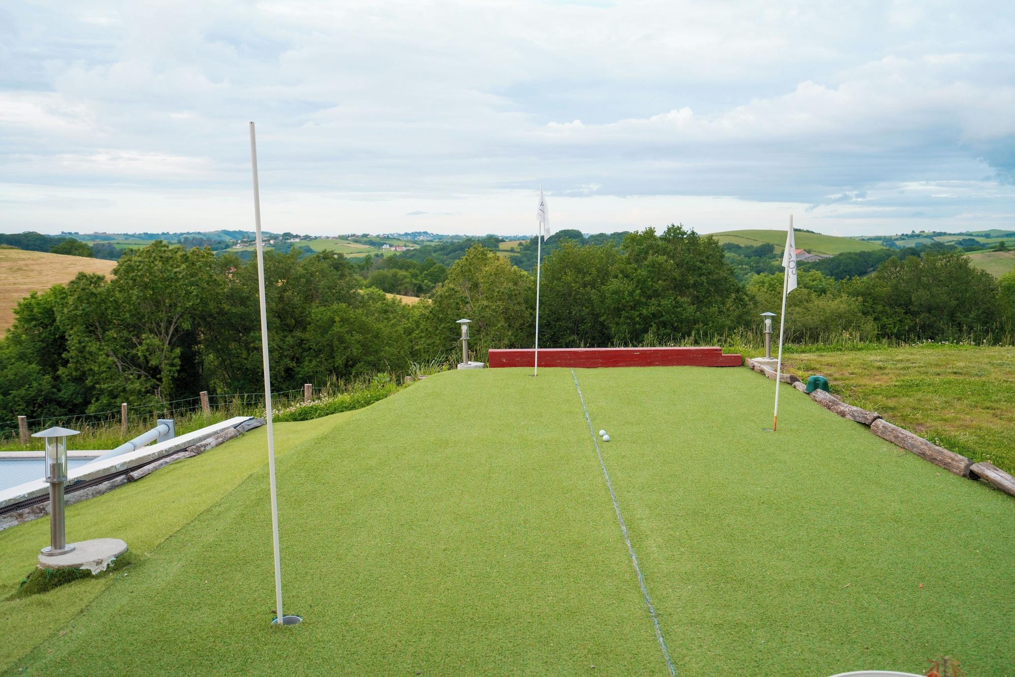 Campo de Golf Maison d'hôtes Perbos 1556
