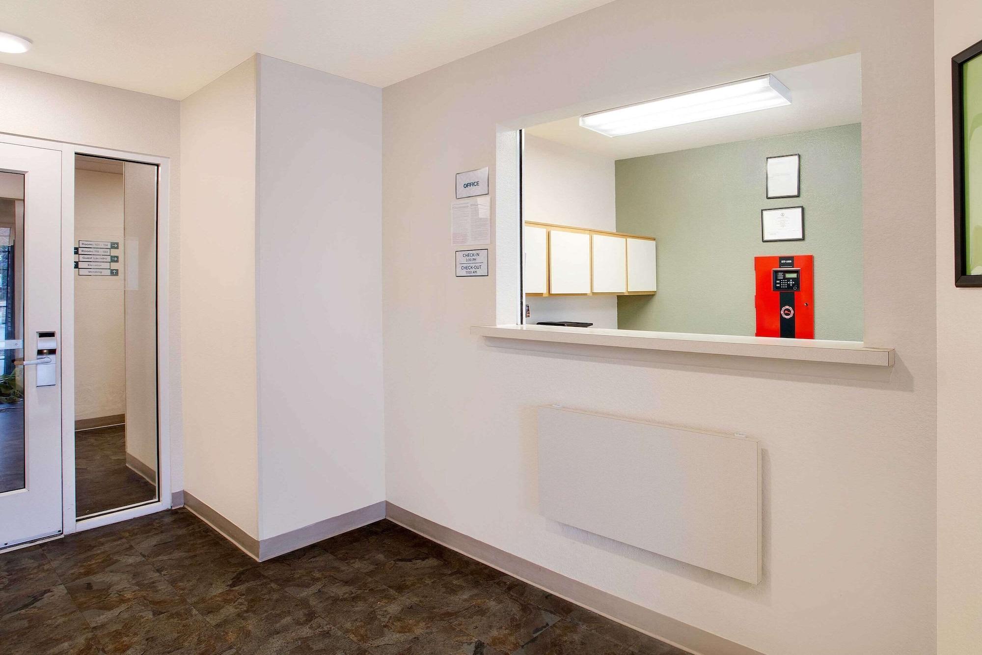 Vista Lobby WoodSpring Suites Chesapeake - Norfolk South
