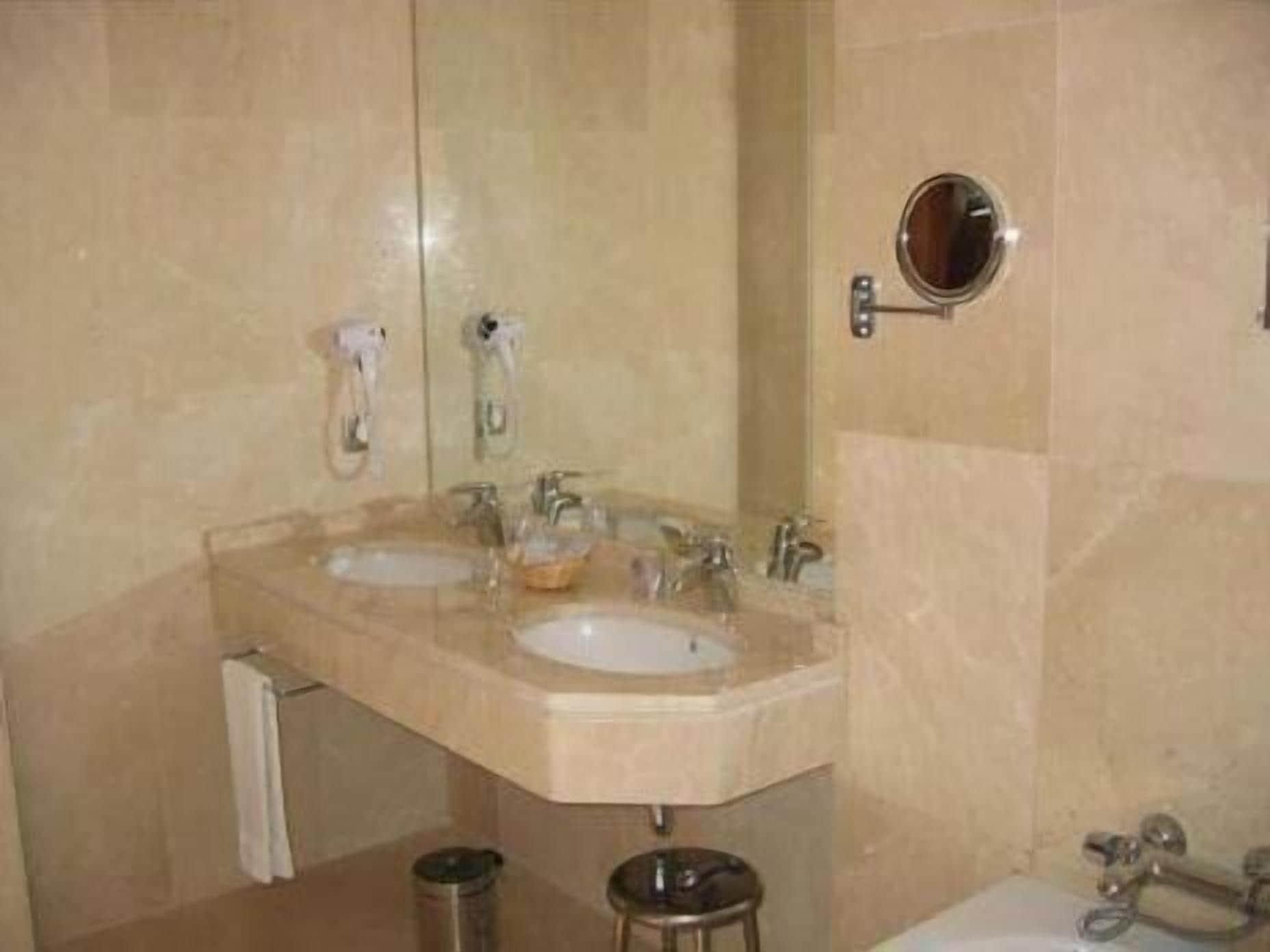 Equipamiento de Habitación Hotel Doña Urraca