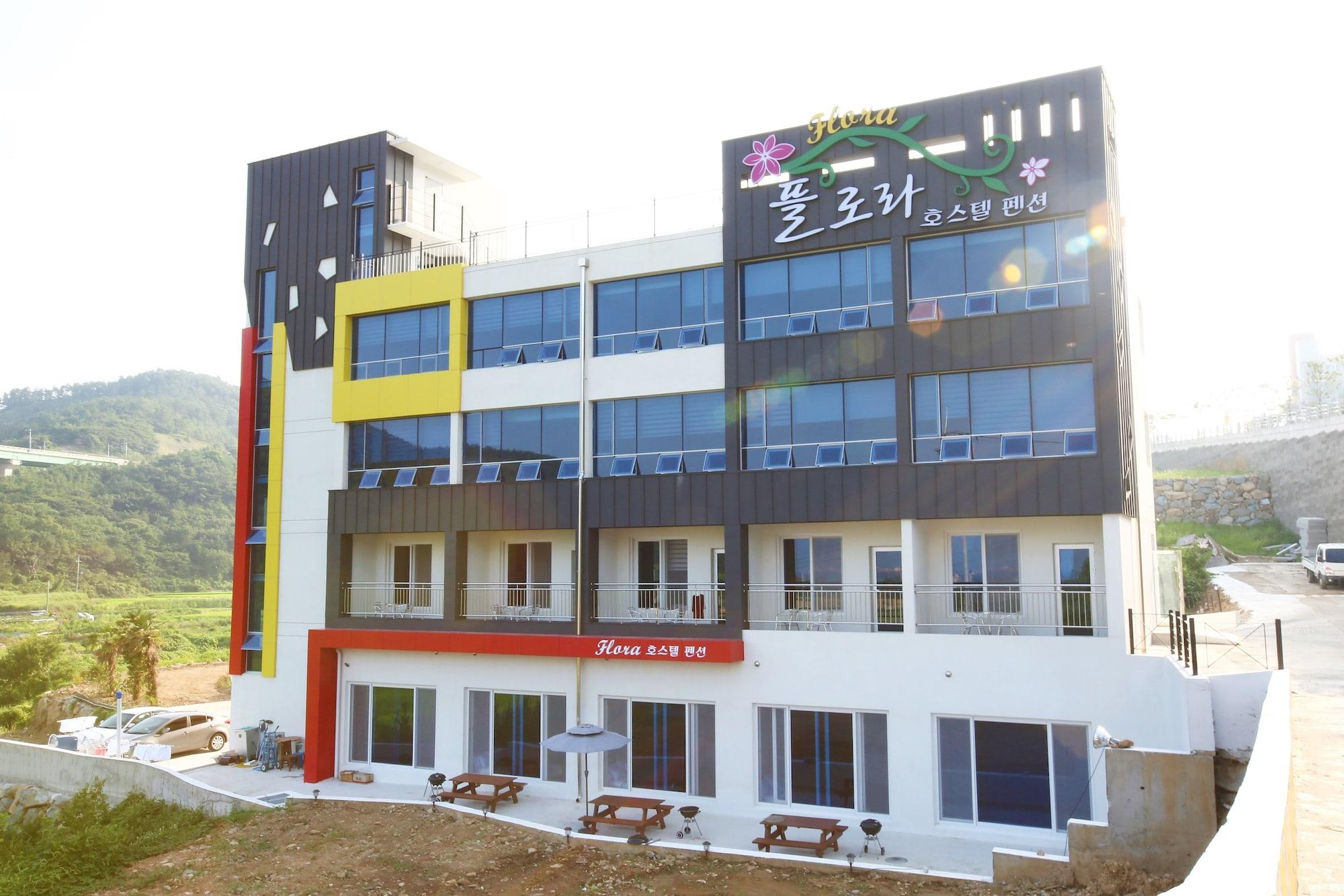 Varios Flora Hostel Pension