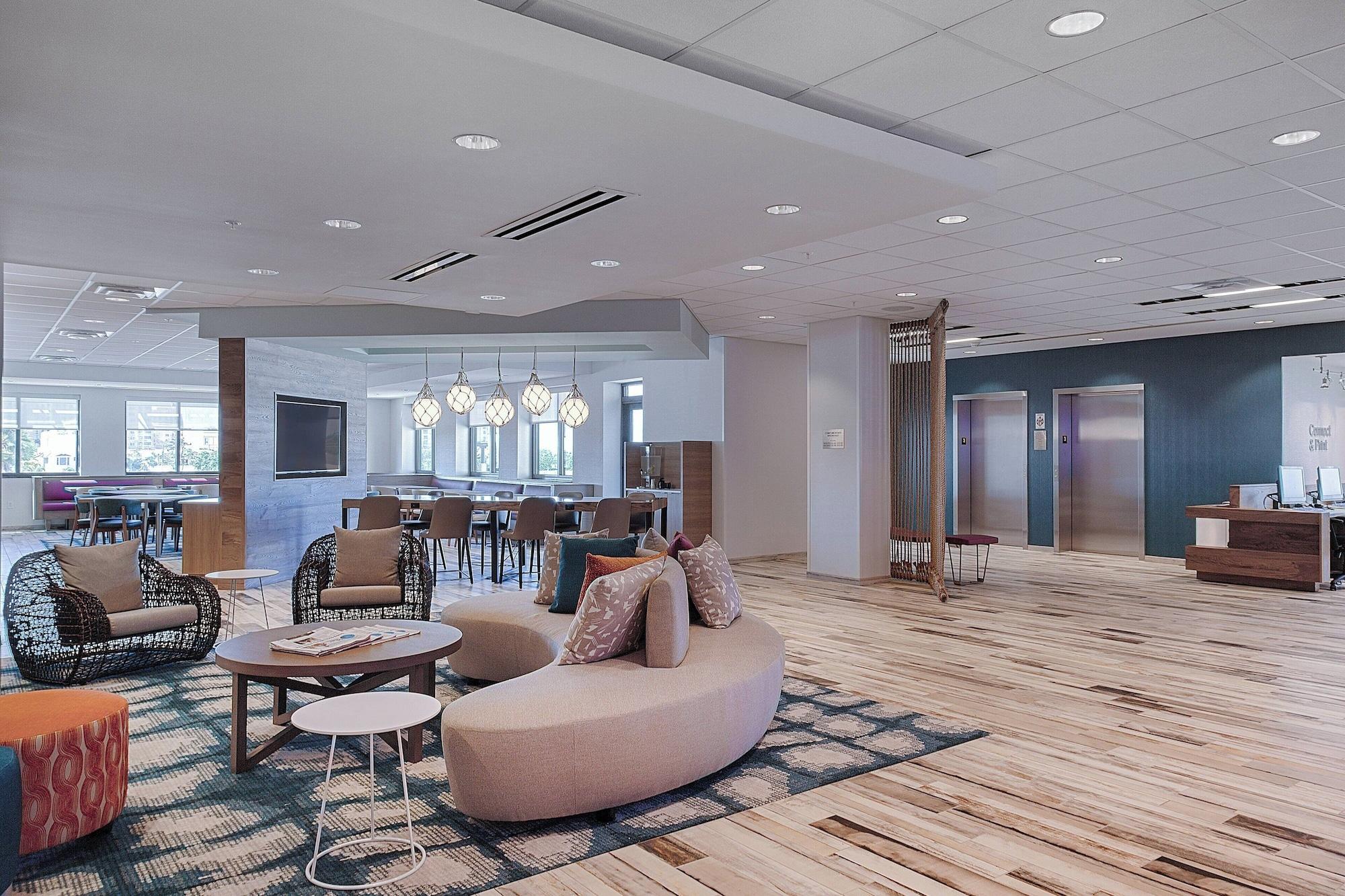 Vista Lobby Fairfield Inn & Suites by Marriott Clearwater Beach