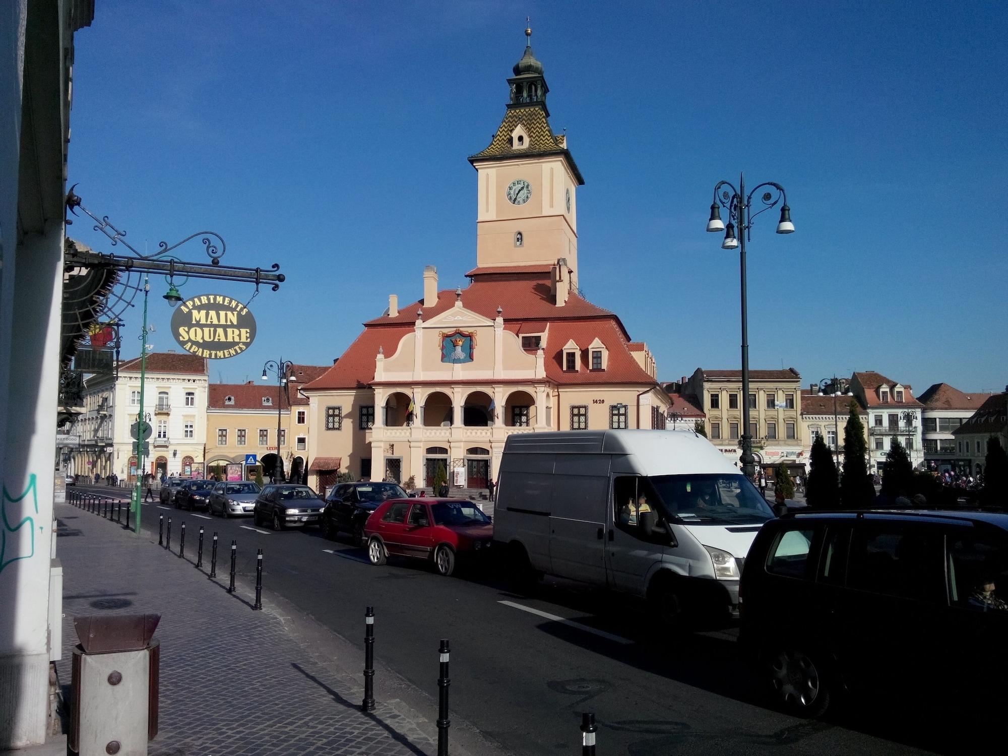 Varios Main Square Apartments & More