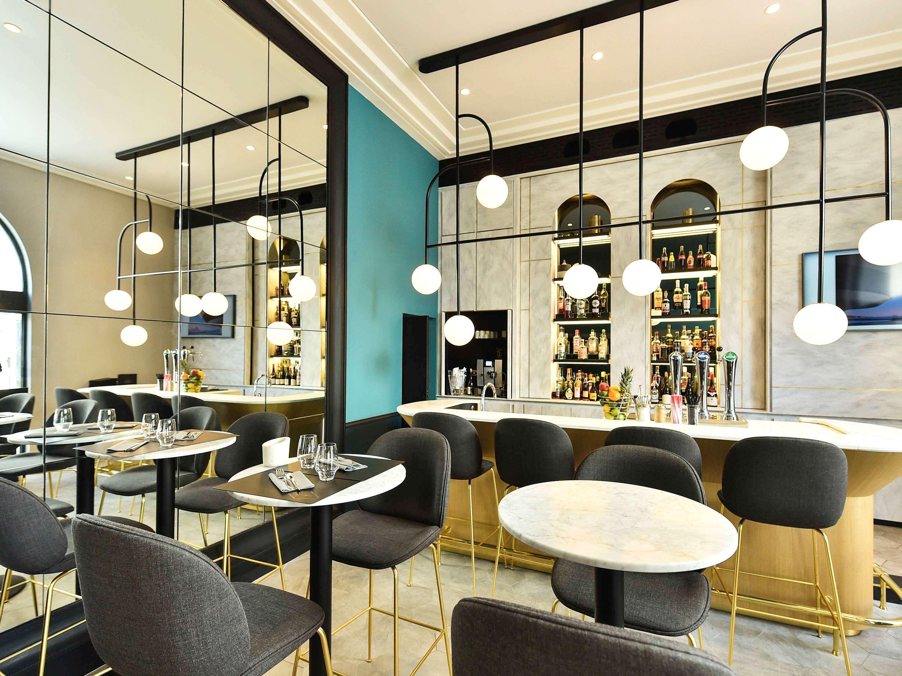 Bar/Salón ibis Styles Dijon Central