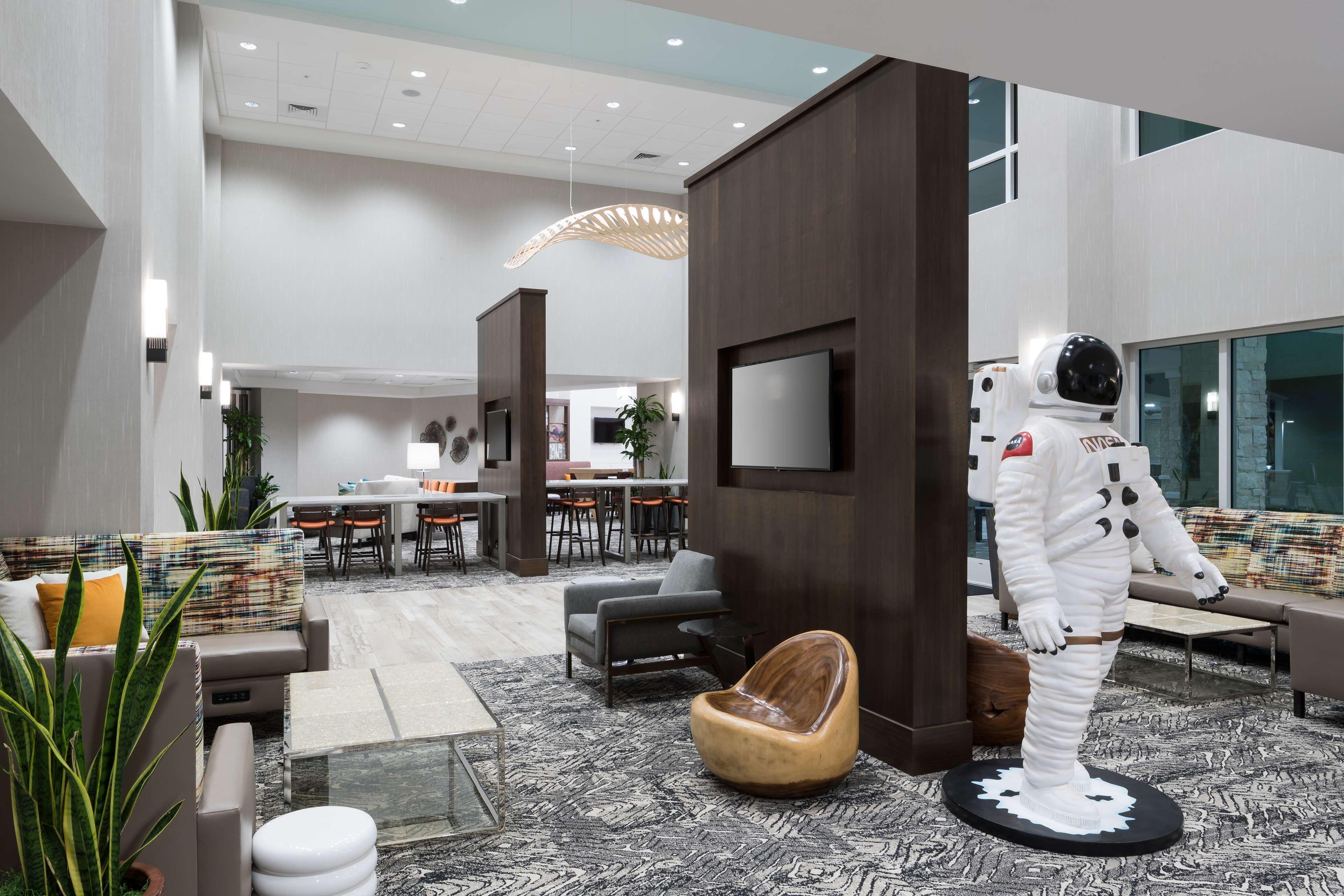 Vista Lobby Hampton Inn & Suites Cape Canaveral Cruise Port