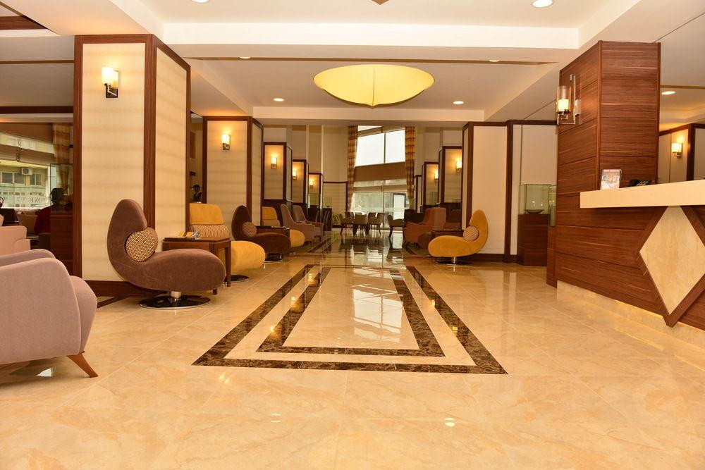 Vista Lobby Parion Hotel