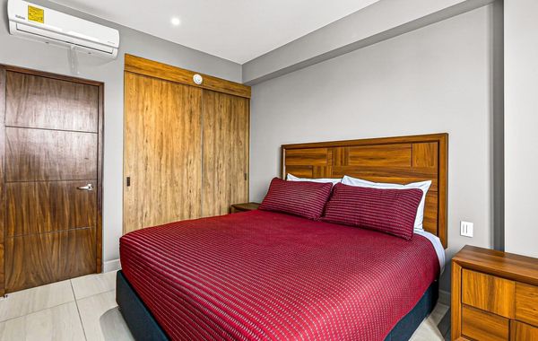 Modern Condo With Rooftop Pool, Balcony, gas Grill & gym Access - Hoteles económicos en Puerto Vallarta, México