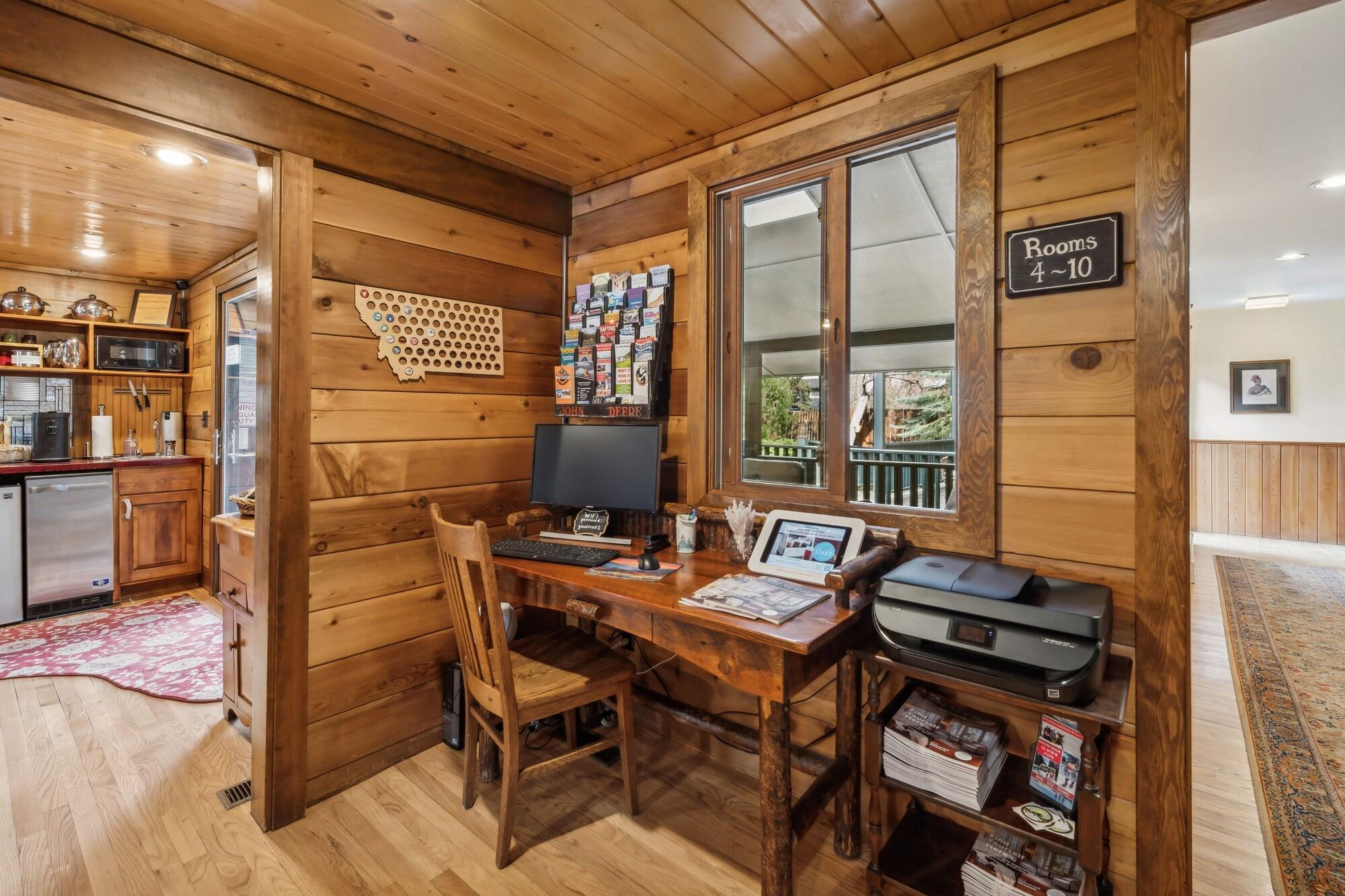 Vista Lobby Good Medicine Lodge Bed & Breakfast