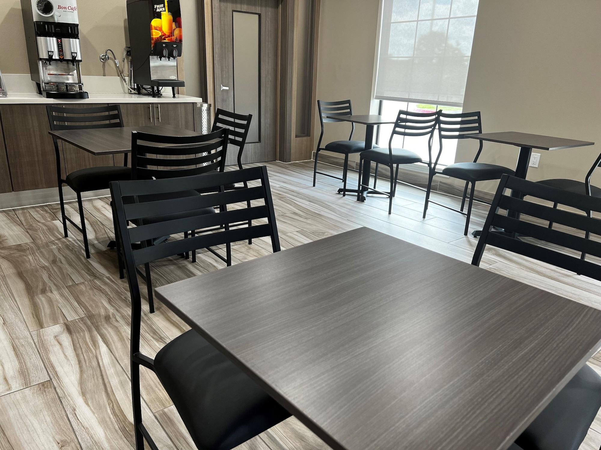 Restaurant Super 8 by Wyndham Houston NW Beltway 8/West Rd