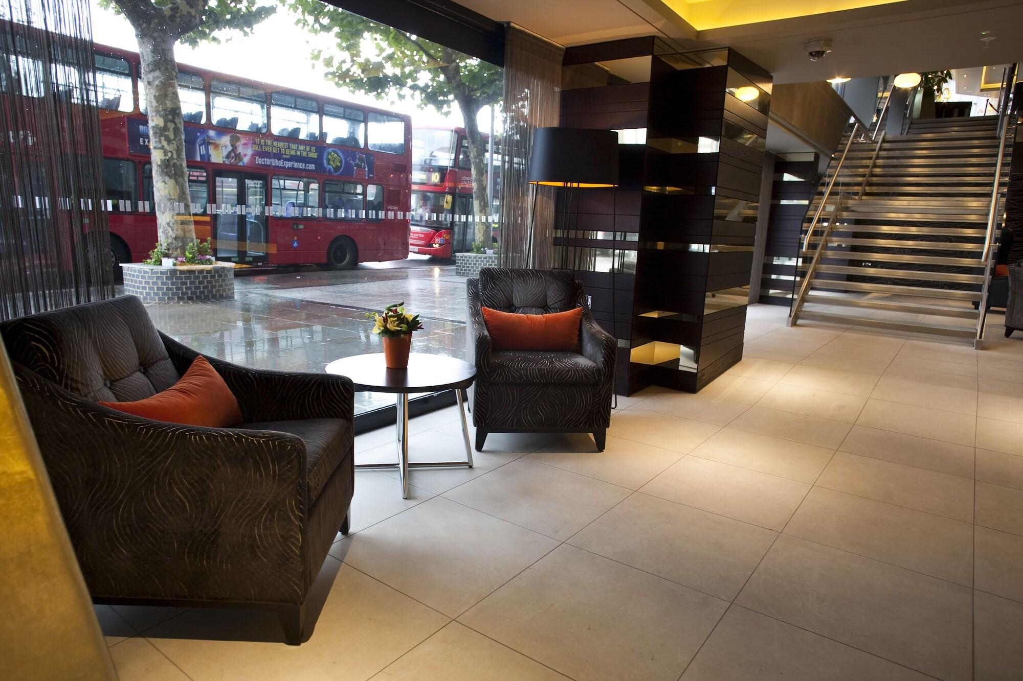 Vista Lobby Hilton London Olympia