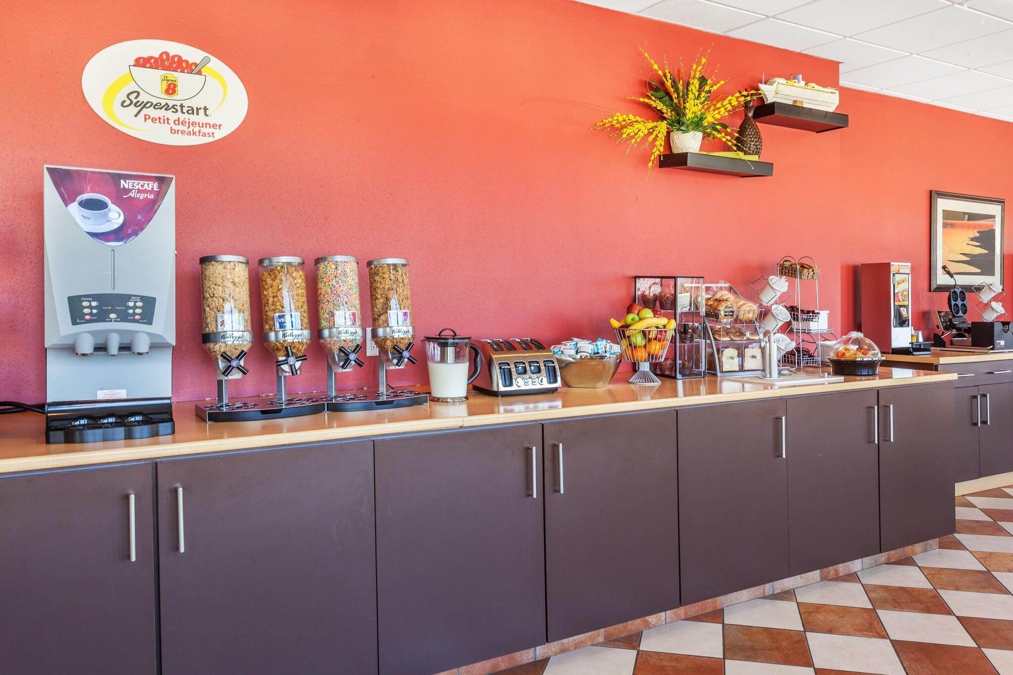 Restaurant Super 8 by Wyndham Campbellton NB