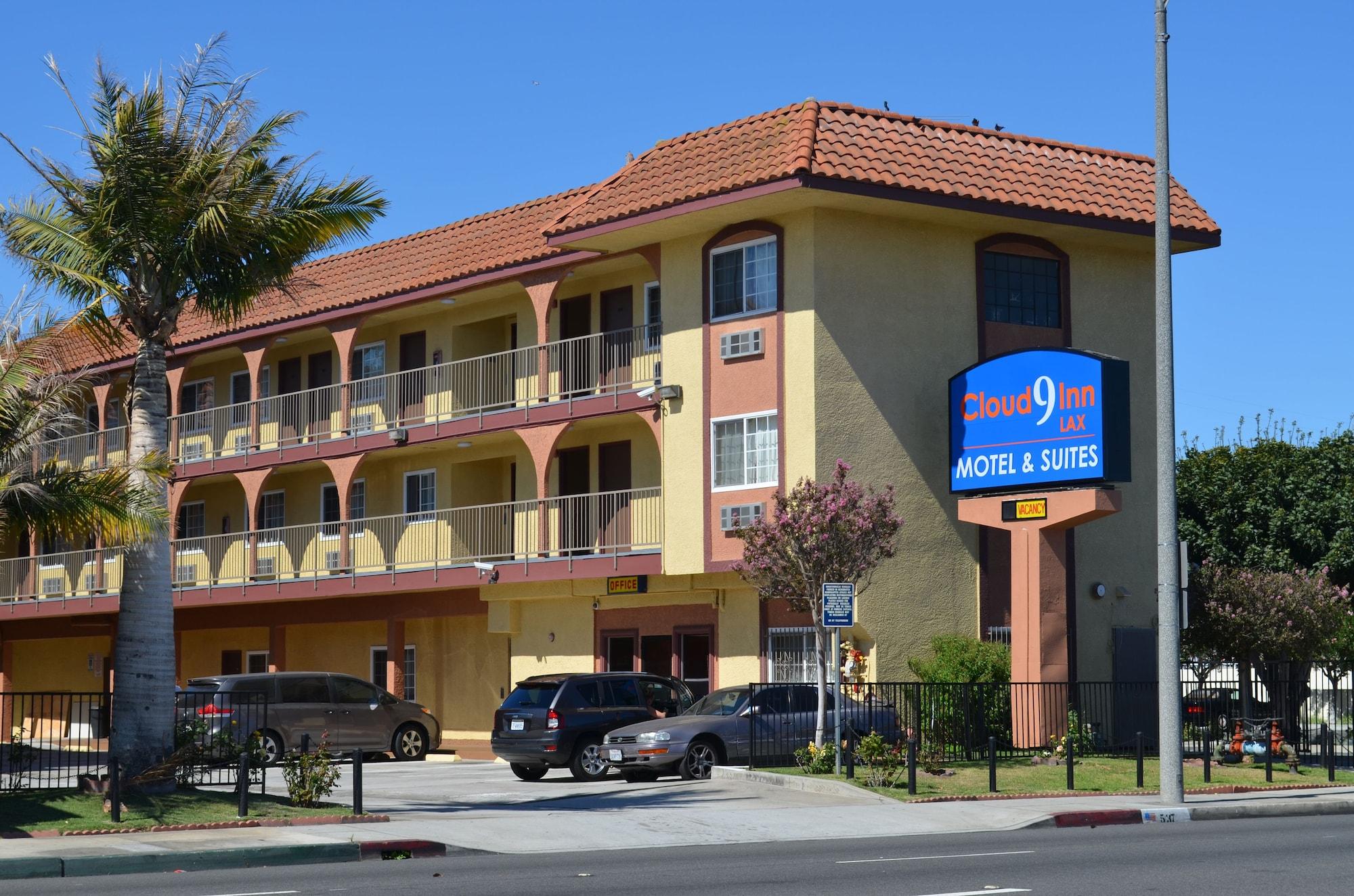 Varios Cloud 9 Inn LAX
