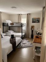 Alojamiento - Peaceful, centrally located, only 4.3 miles from Miami International Airport.