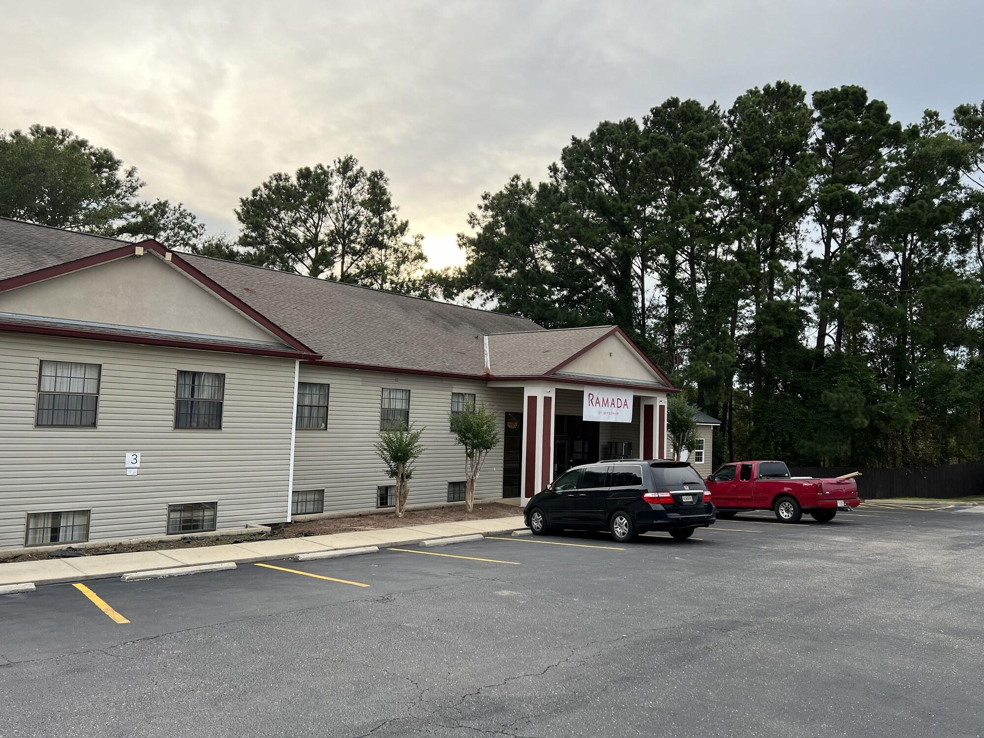 Varios Ramada by Wyndham Studio Suites Dothan