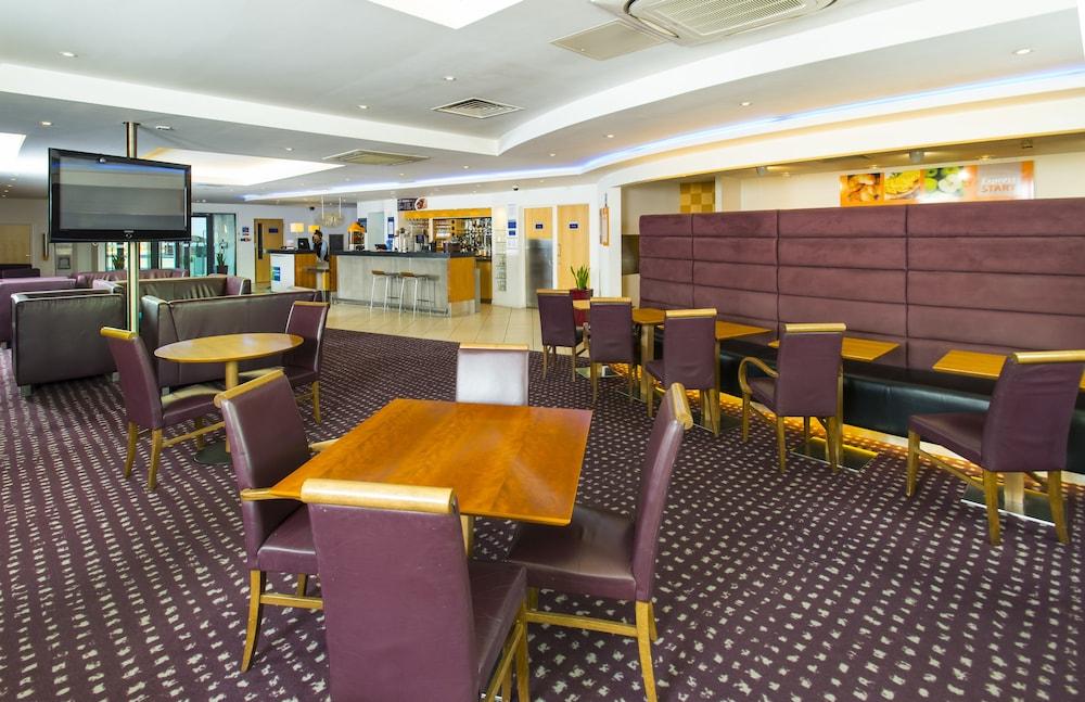Vista Lobby Holiday Inn Express Cambridge by IHG