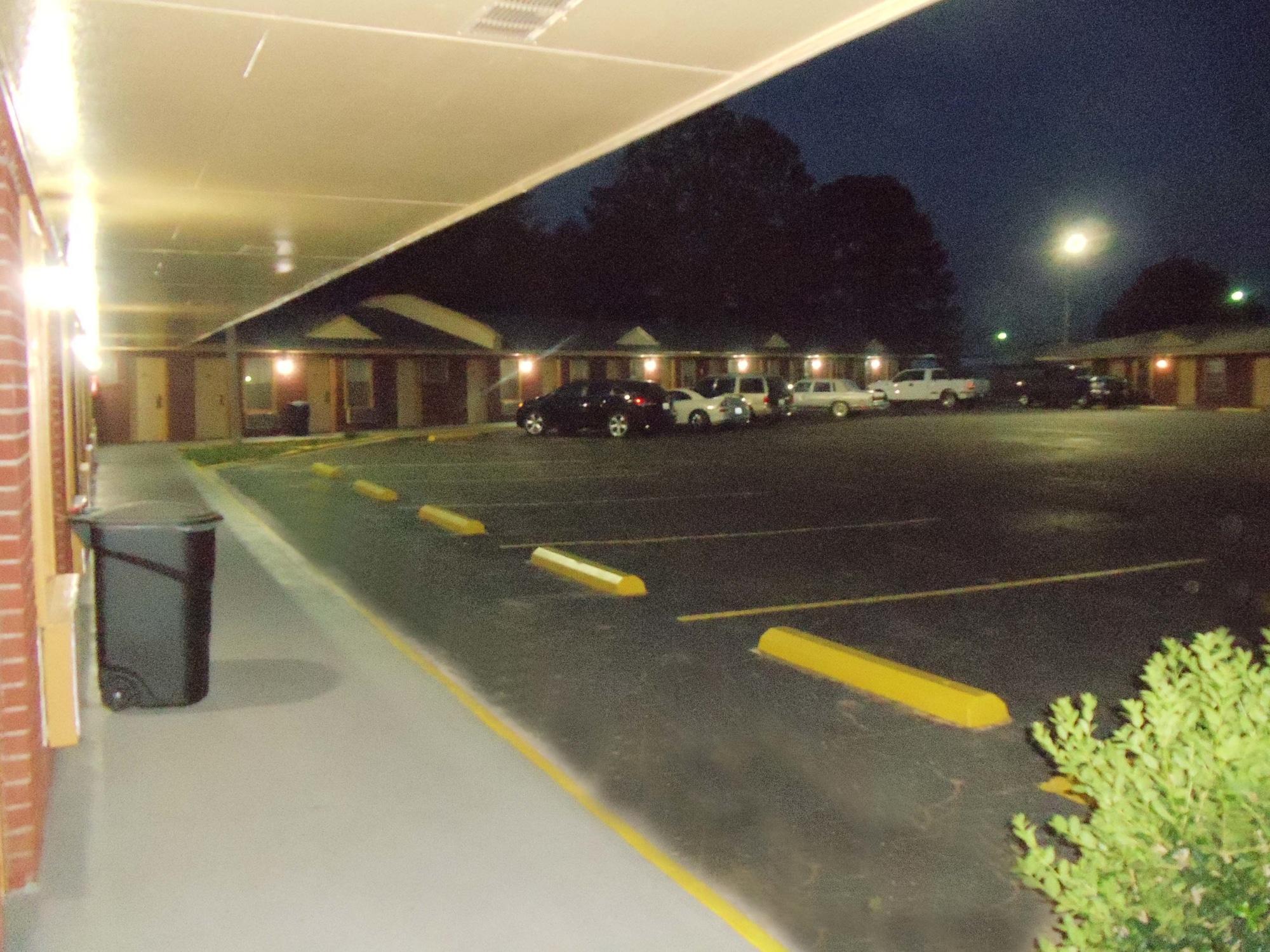 Varios Antlers Budget Inn