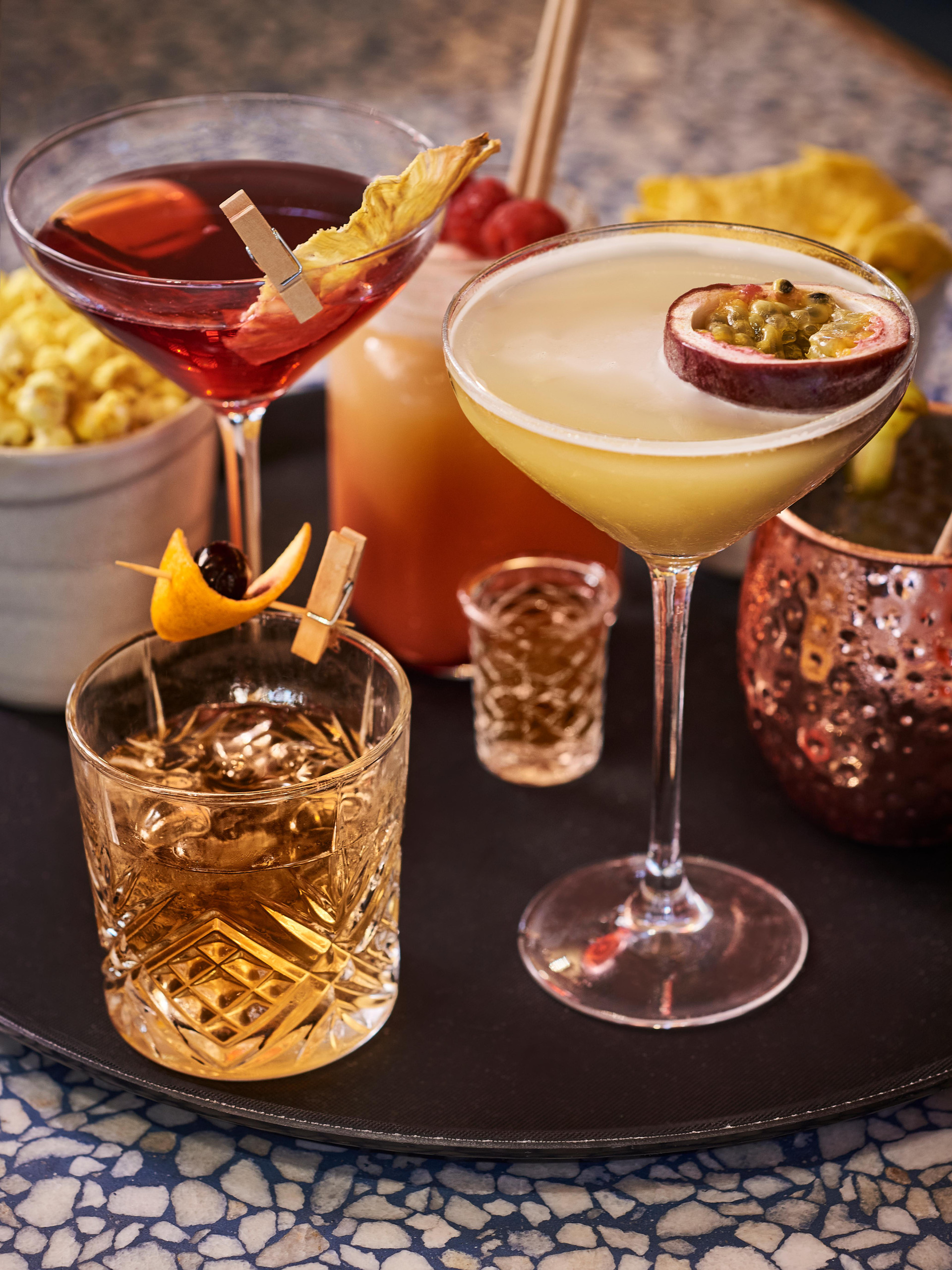 Bar/Salón Chromatics Hotel & Restaurant The Hill Club by happyculture