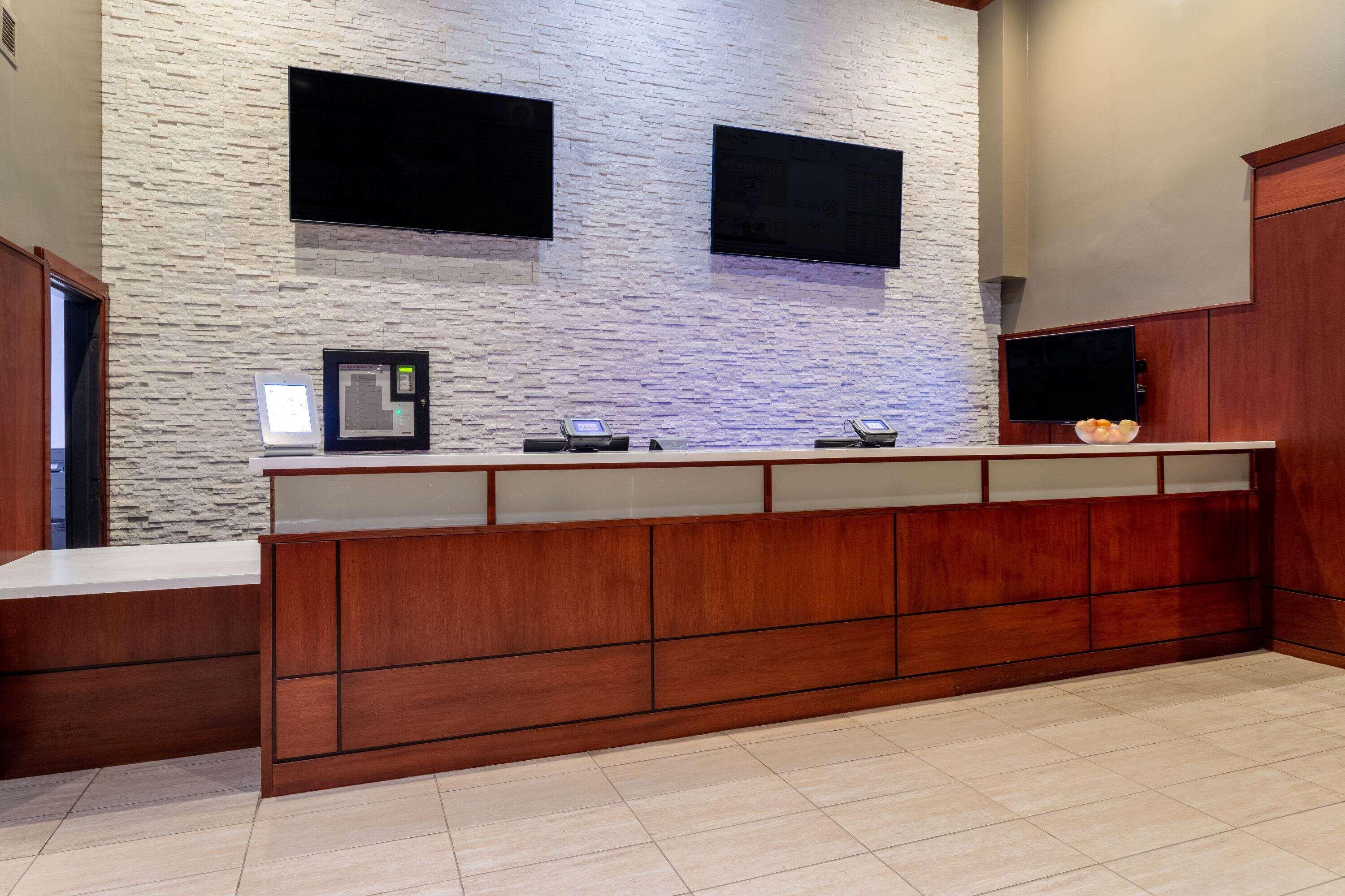 Vista Lobby Ramada by Wyndham Northern Grand Hotel & Conference Centre