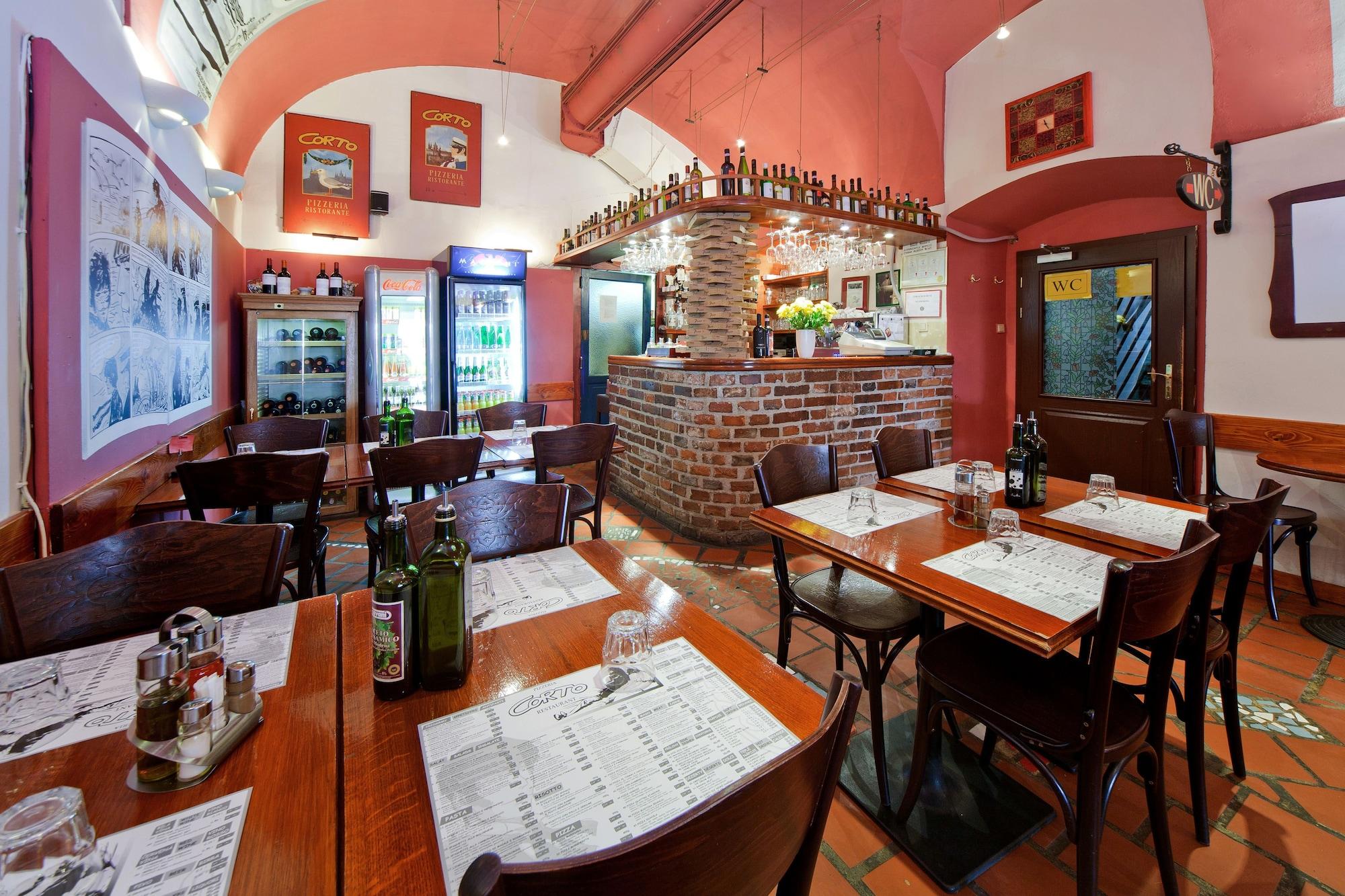 Bar/Salón Pension Corto