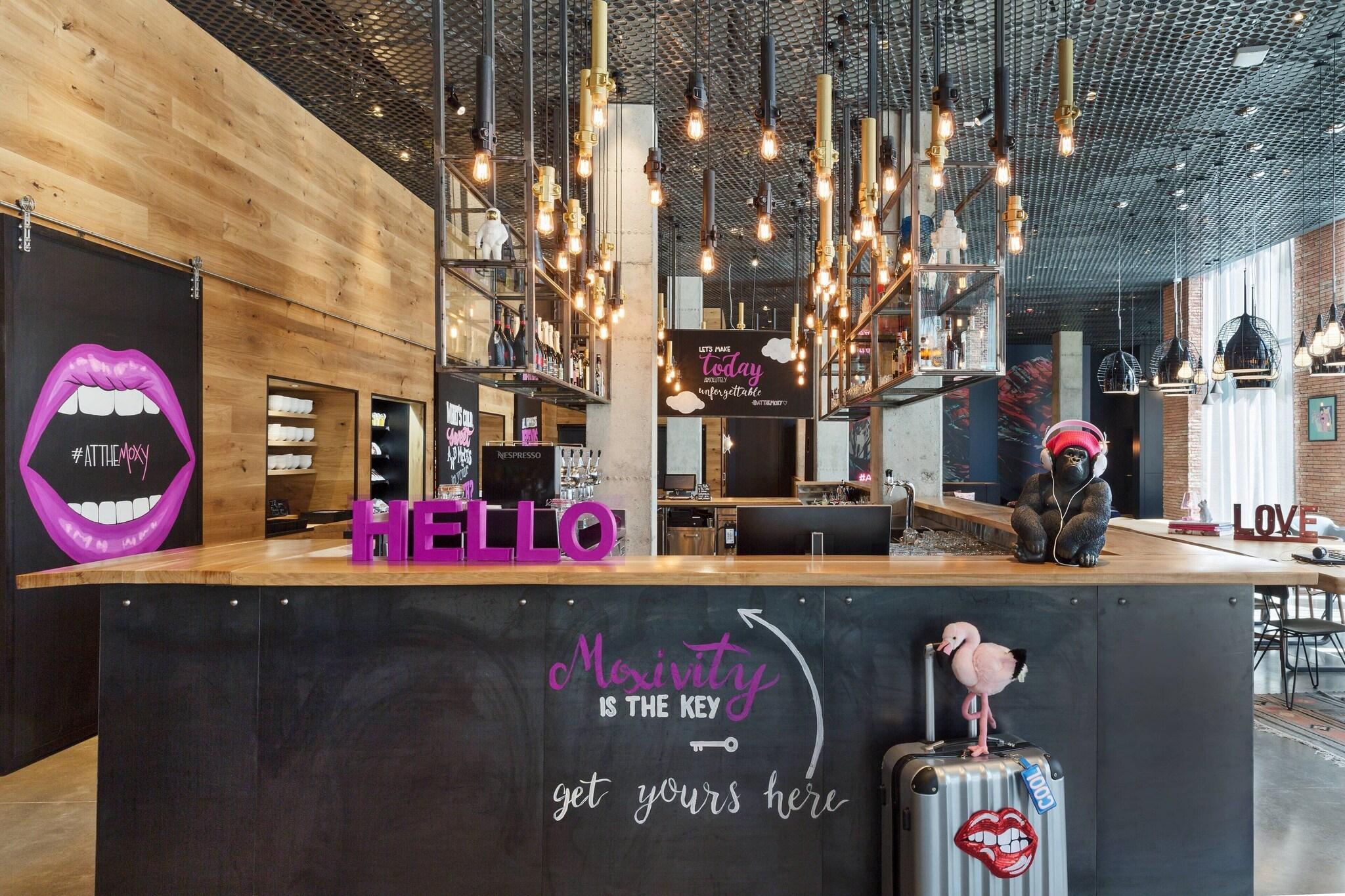 Bar/Salón Moxy Tbilisi
