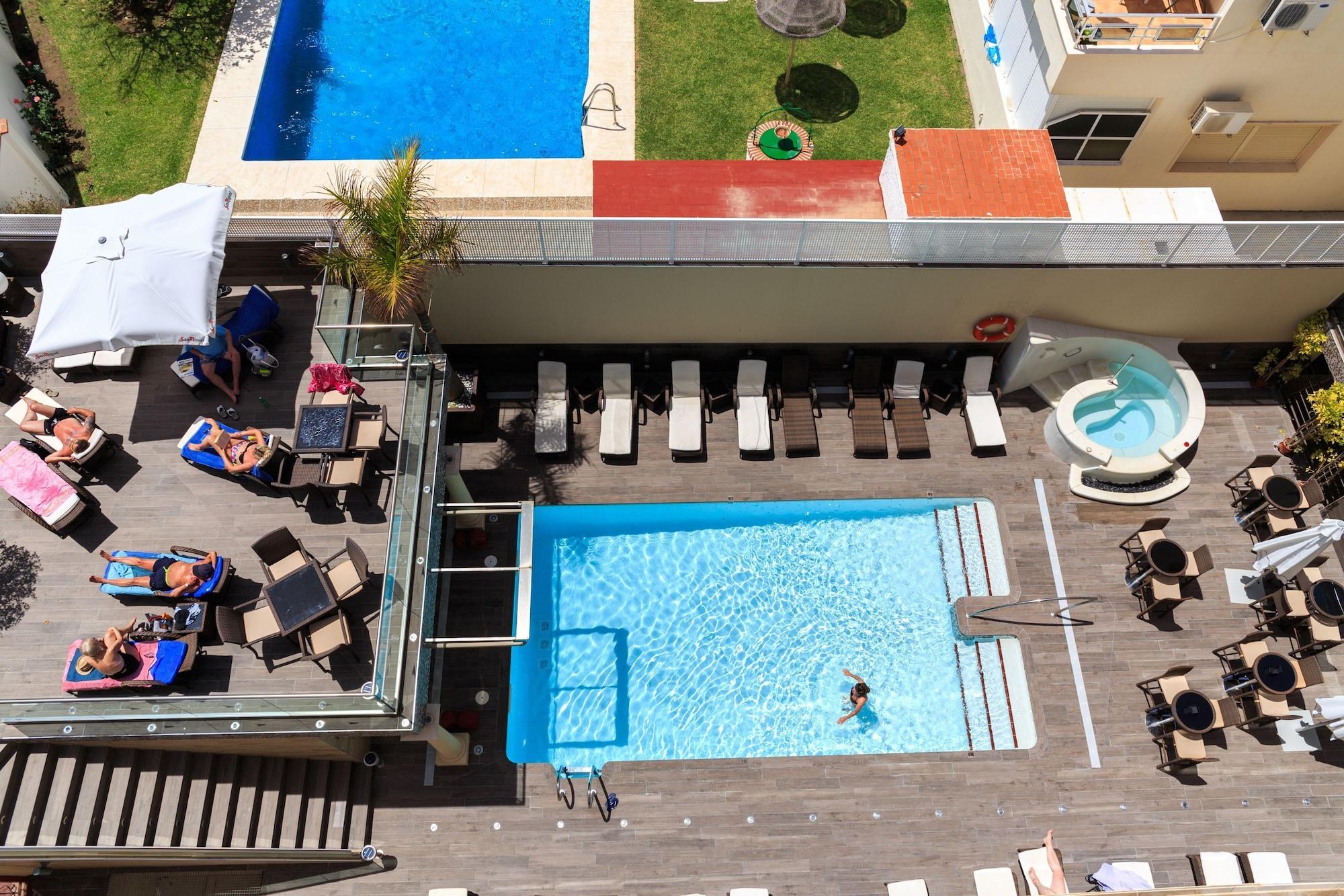 Vista Piscina Moon Dreams Torremolinos - Adults Recommended