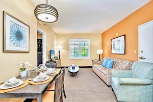 Alquiler Vacacional - Chic 1BR Suite w Pool & Hot Tub Near Universal