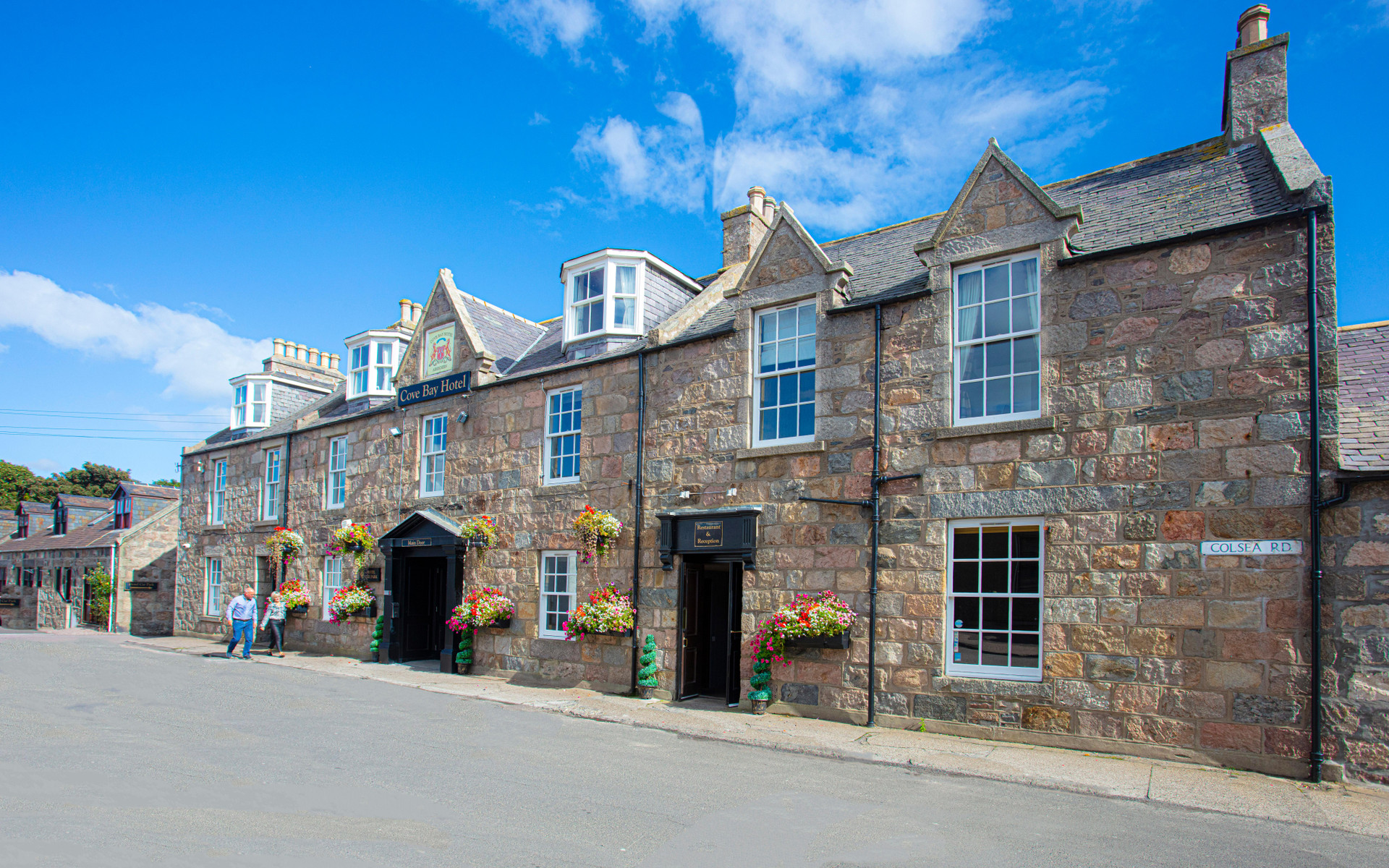 Vista Exterior Cove Bay Hotel