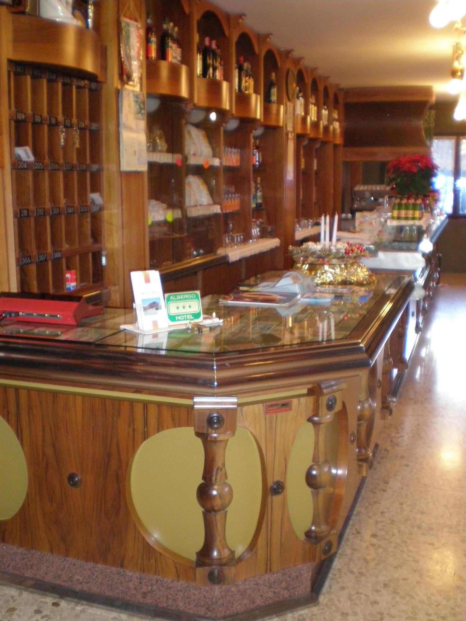 Vista Lobby Hotel Residence La Rosa