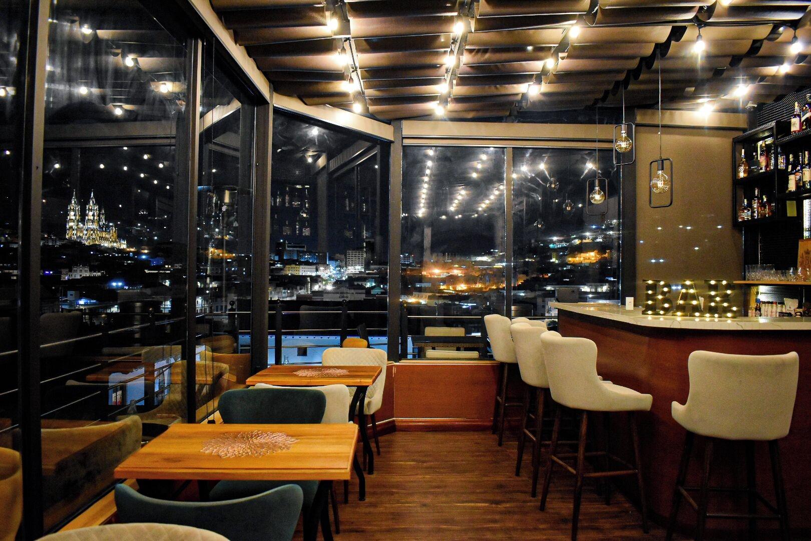 Bar/Salón Hotel & Rooftop King Experience by David