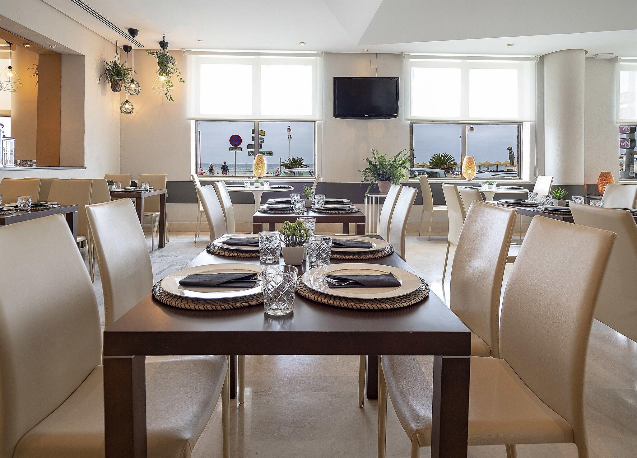 Restaurant Hotel Cádiz Paseo del Mar Affiliated by Meliá