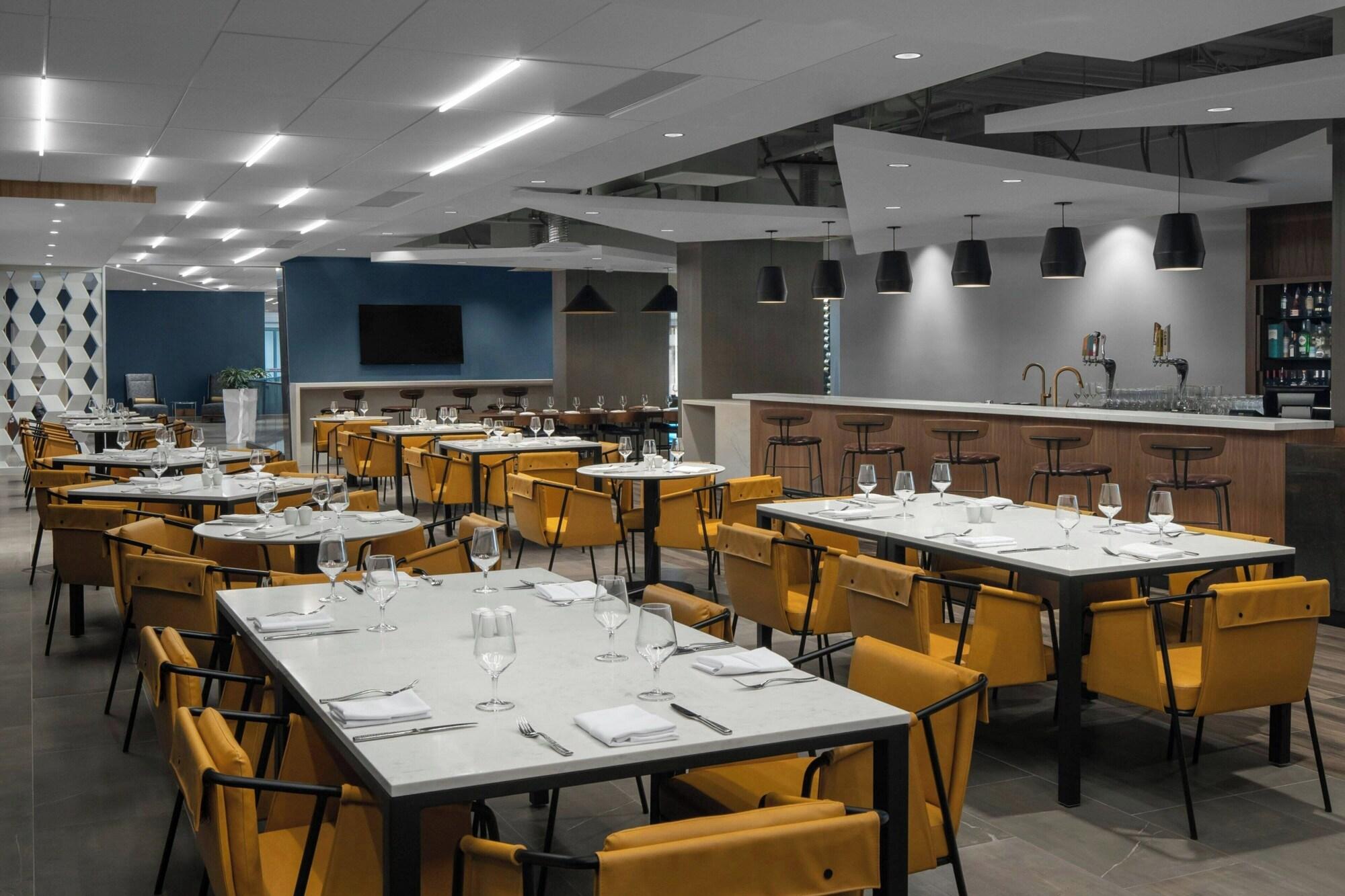 Restaurant Courtyard By Marriott Calgary Downtown