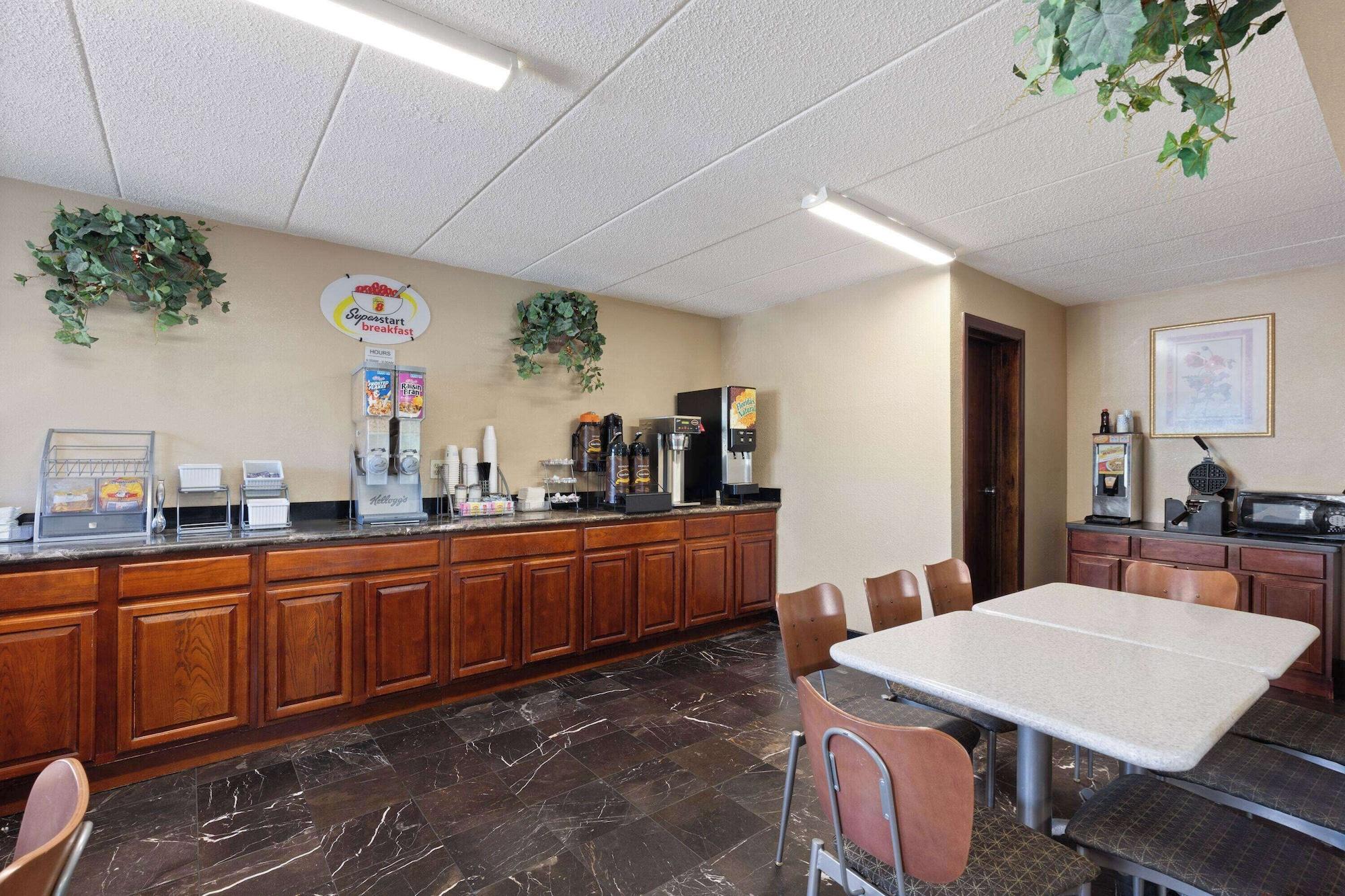 Varios Super 8 by Wyndham Fort Mitchell Cincinnati Area