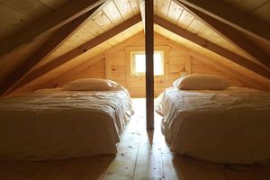 Alquiler Vacacional - 2BR/1BA Amish Built Cabin Located on Pond at Rippling Waters Campground