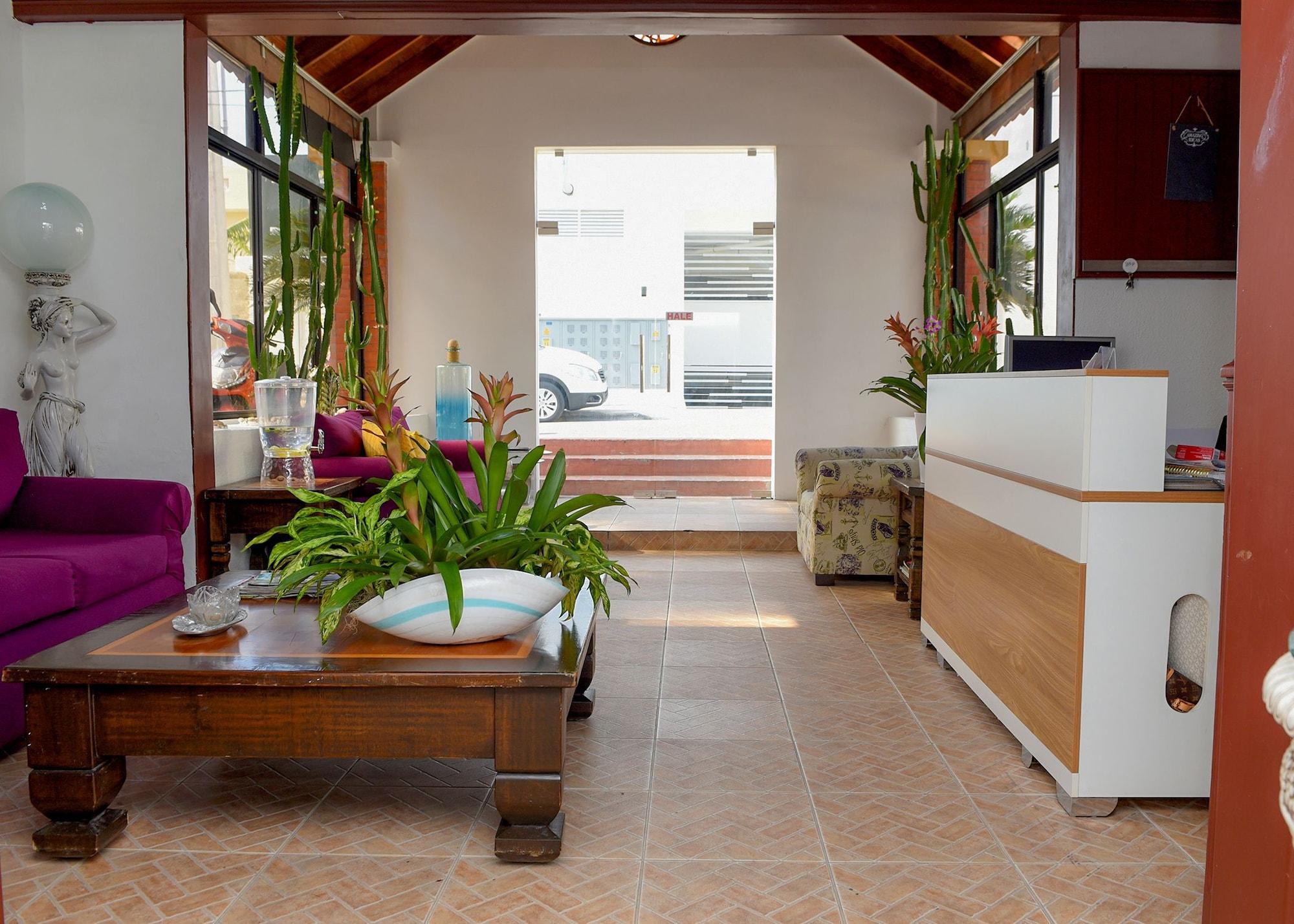 Varios Onyx Aparta Hotel